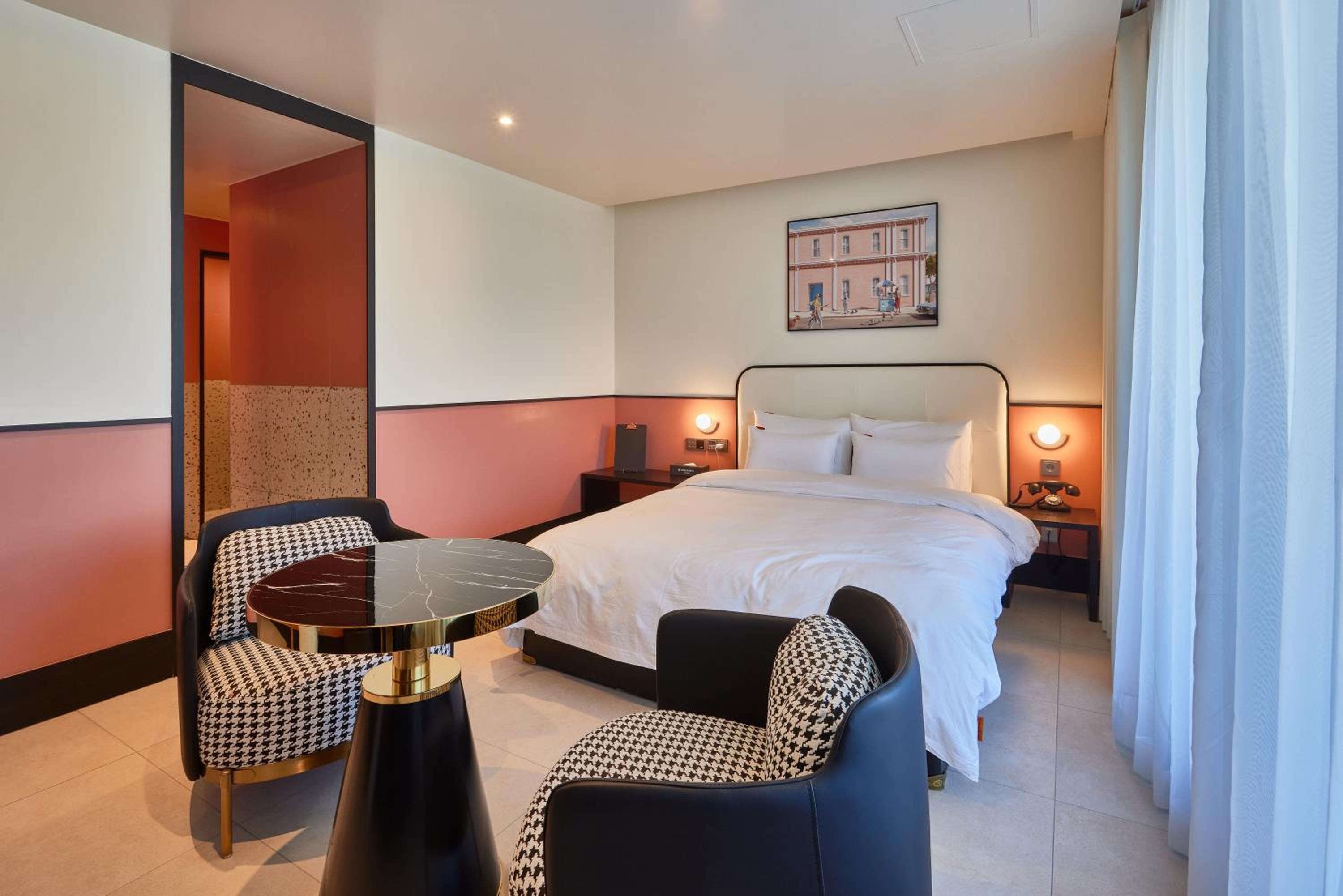 Deluxe Double Room - High Floor with Late Checkin 6PM & Checkout 2PM - Photo 7