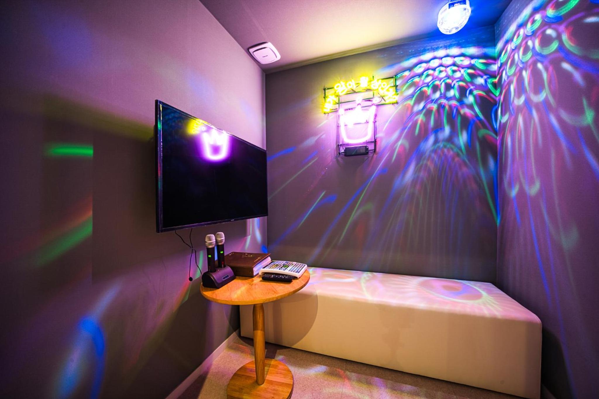 Deluxe Double Room with Karaoke,Terrace and Sea View - Photo 2