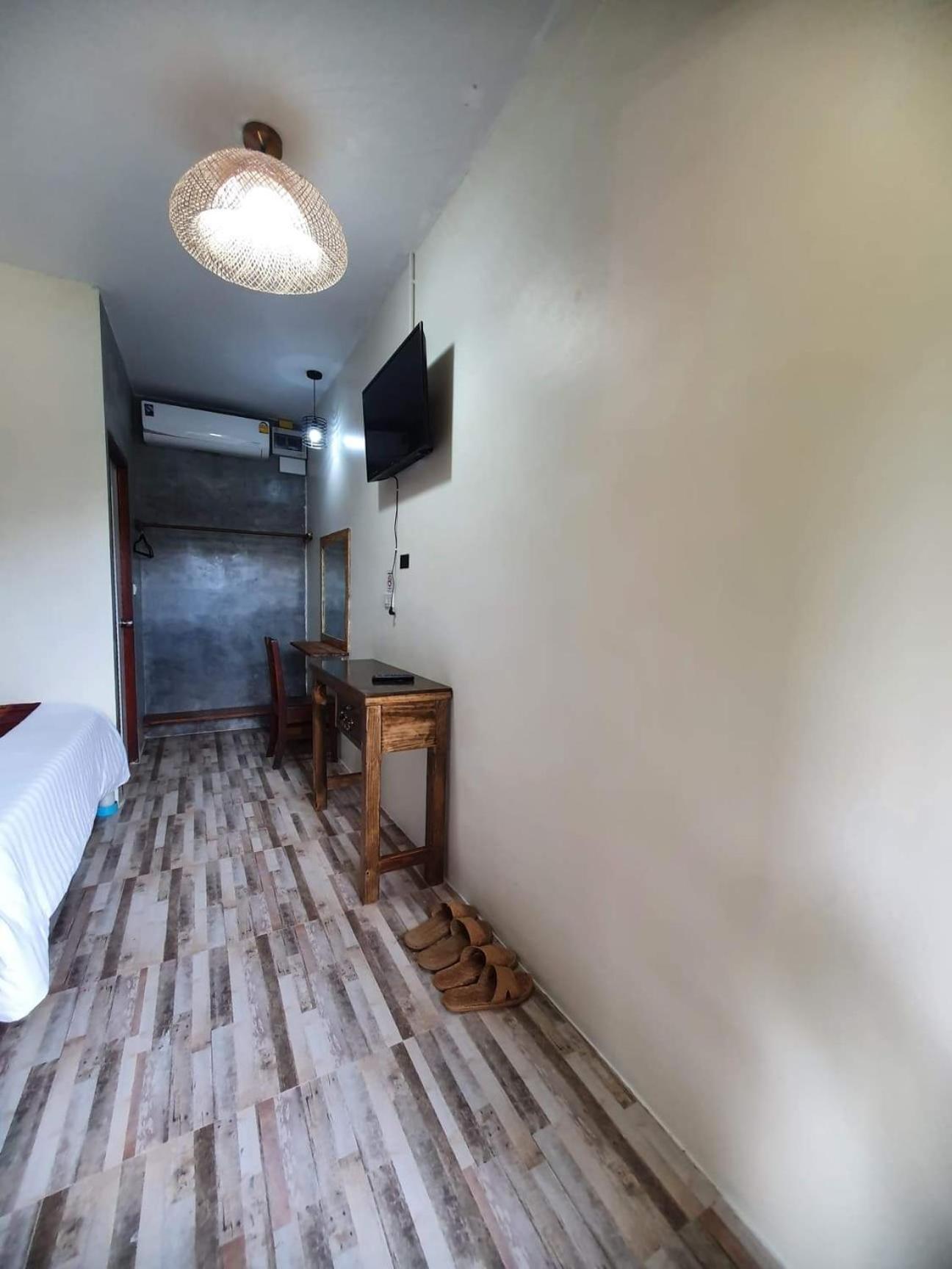 Standard King Room - Photo 1