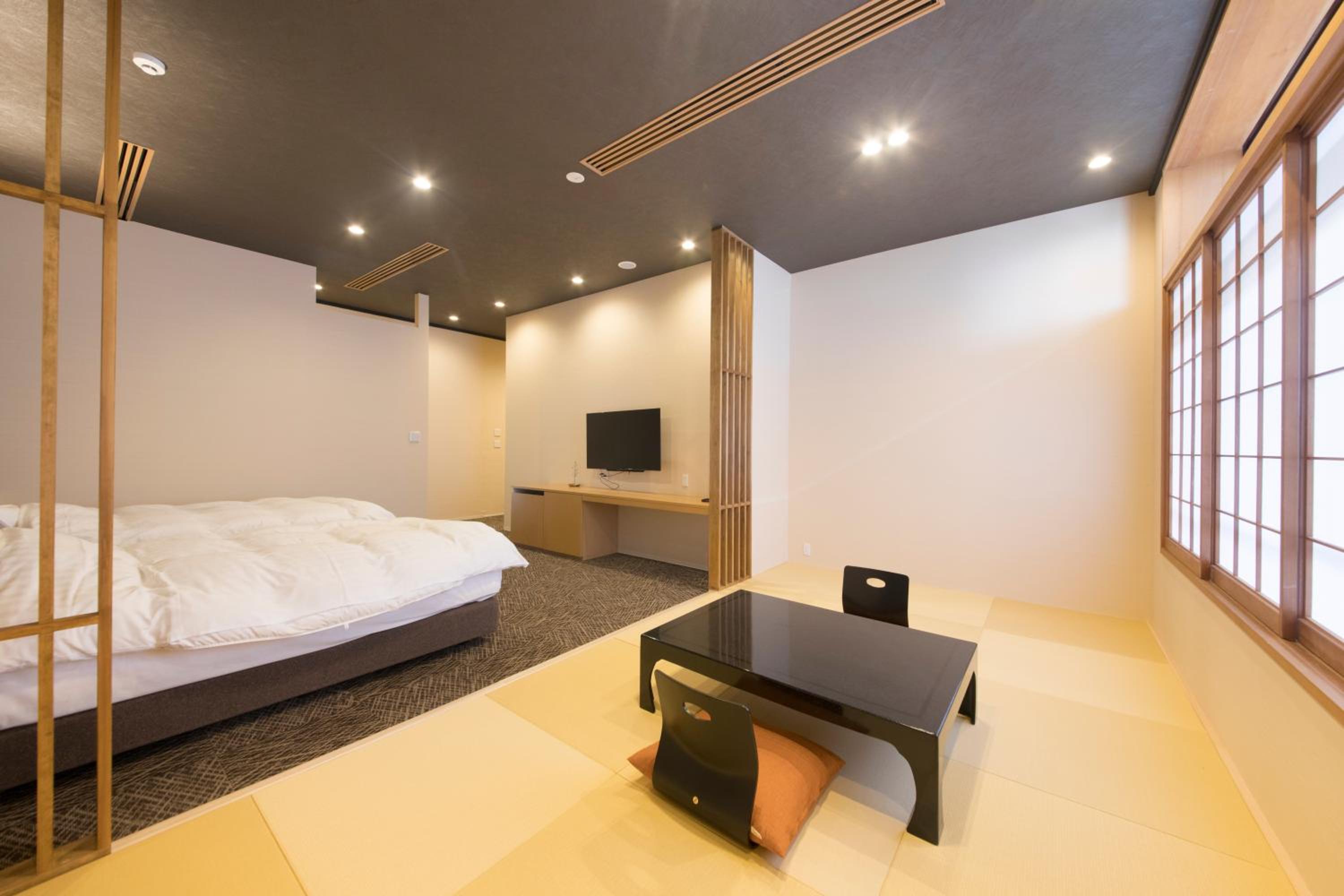 Family Room with Tatami Area - Photo 4