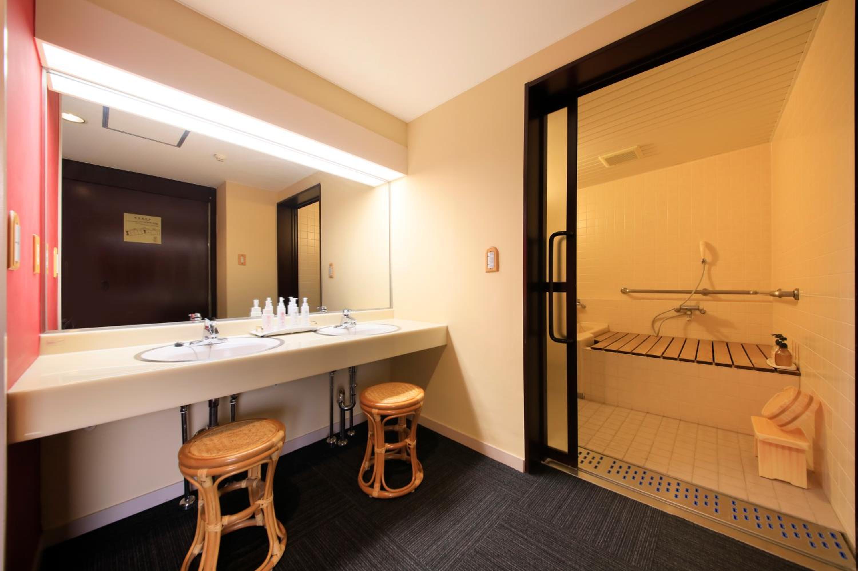 Twin Room - Disability Access - Photo 4