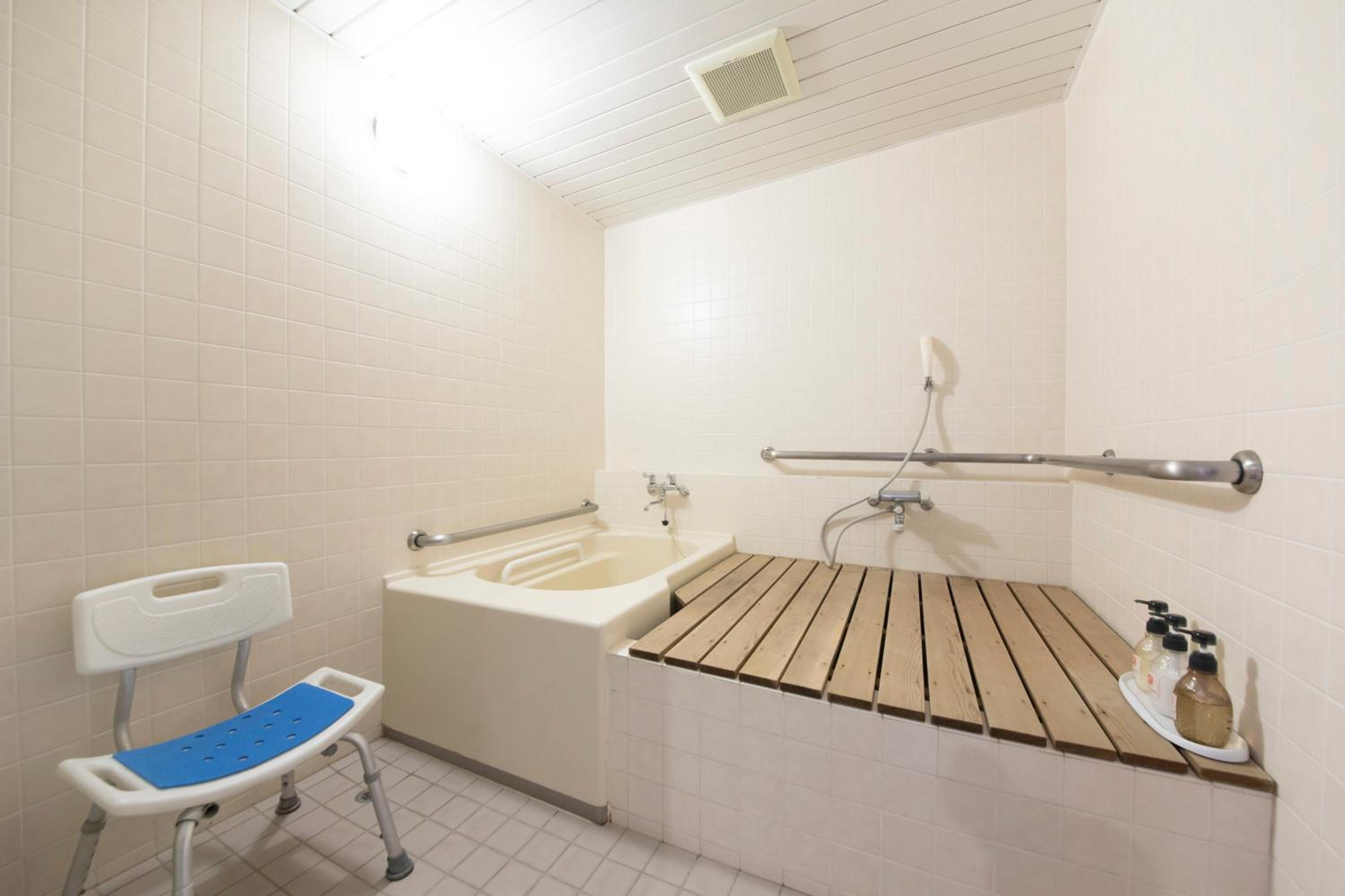 Twin Room - Disability Access - Photo 2