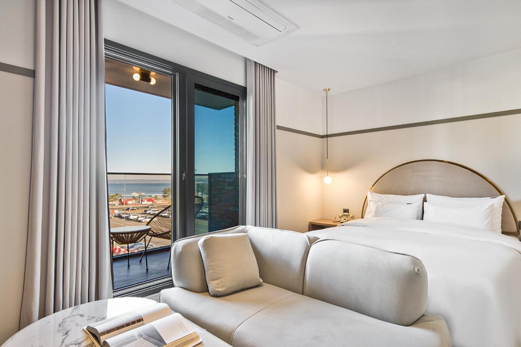 Double Room with Terrace and Sea View - Photo 4