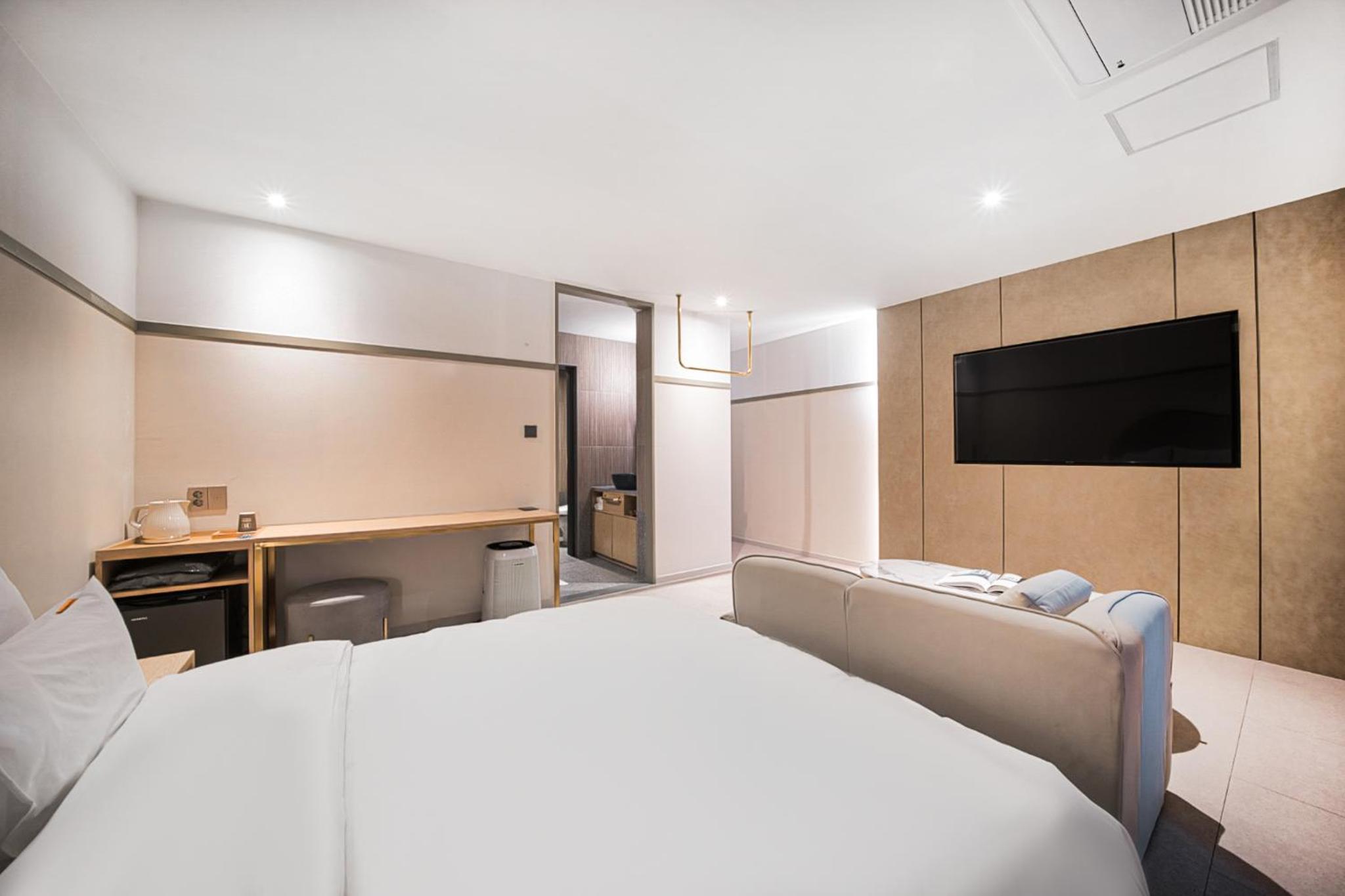 Double Room with Terrace and Sea View - Photo 3