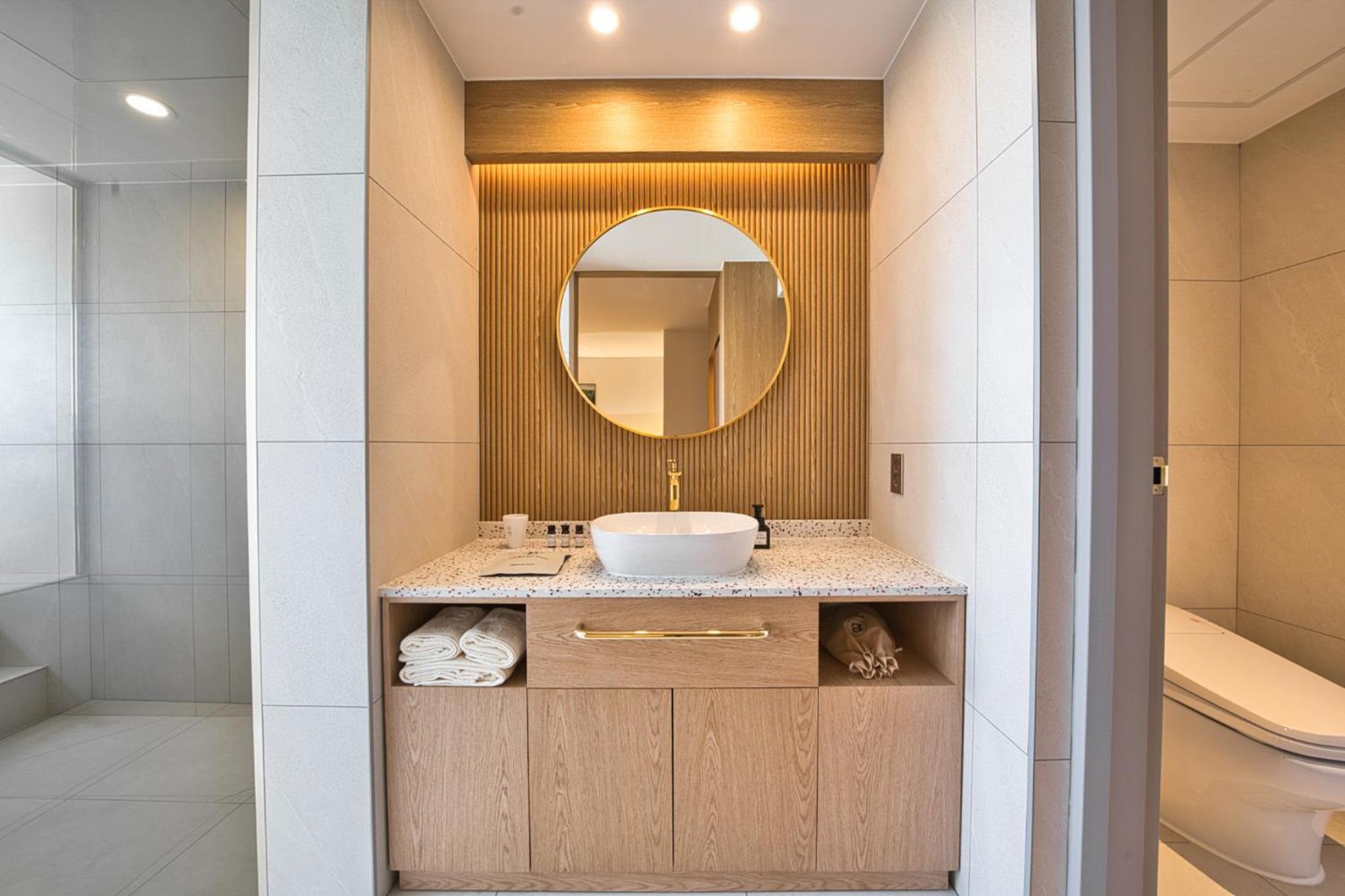 Deluxe Double Room - High Floor with Spa Bath,Terrace and Sea View - Photo 9
