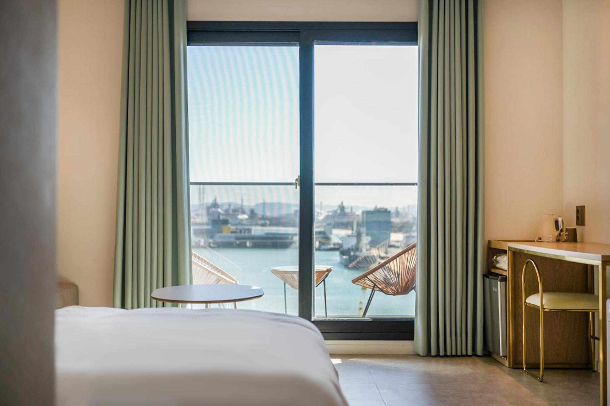 Deluxe Double Room - High Floor with Spa Bath,Terrace and Sea View - Photo 6