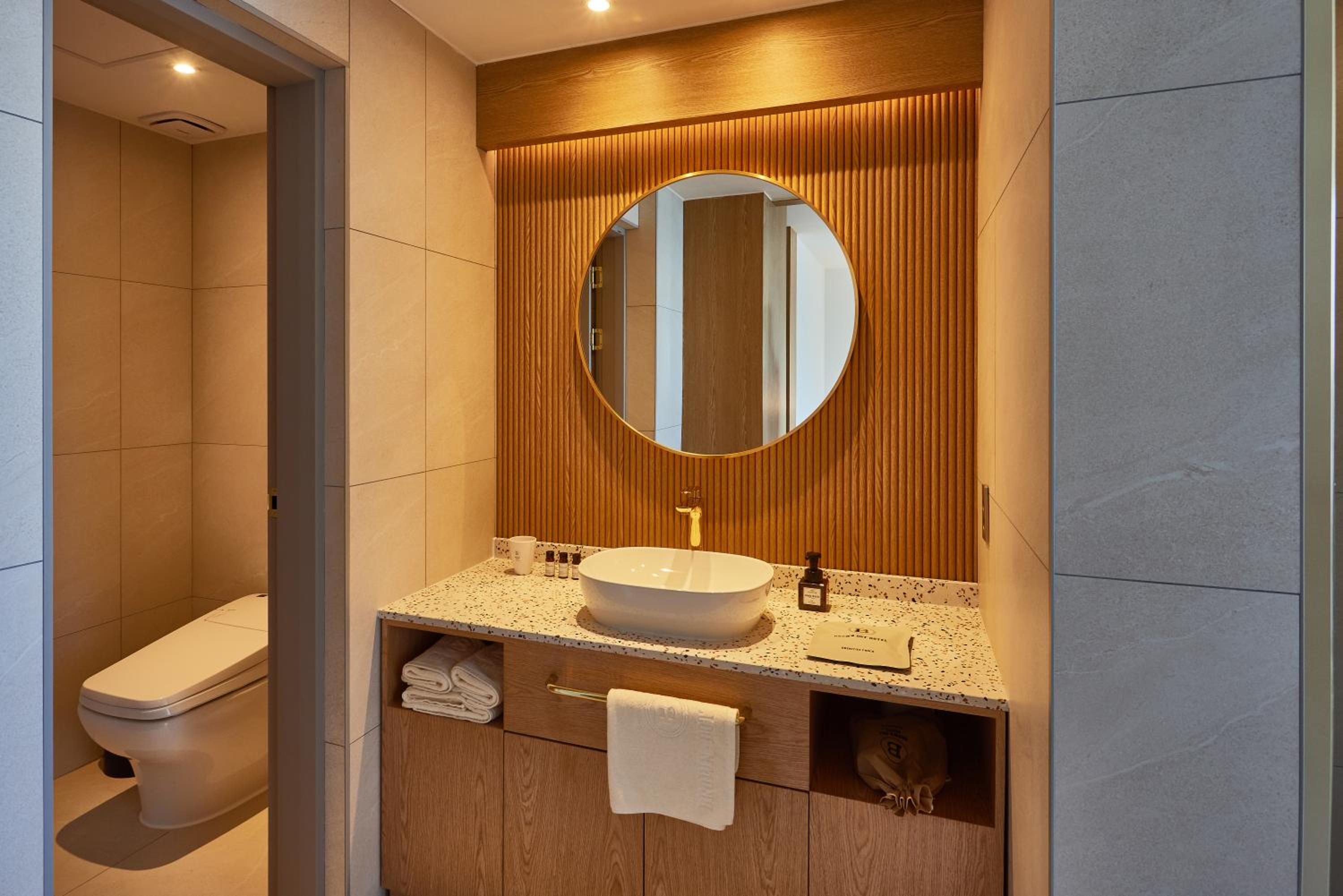 Deluxe Double Room - High Floor with Spa Bath,Terrace and Sea View - Photo 2