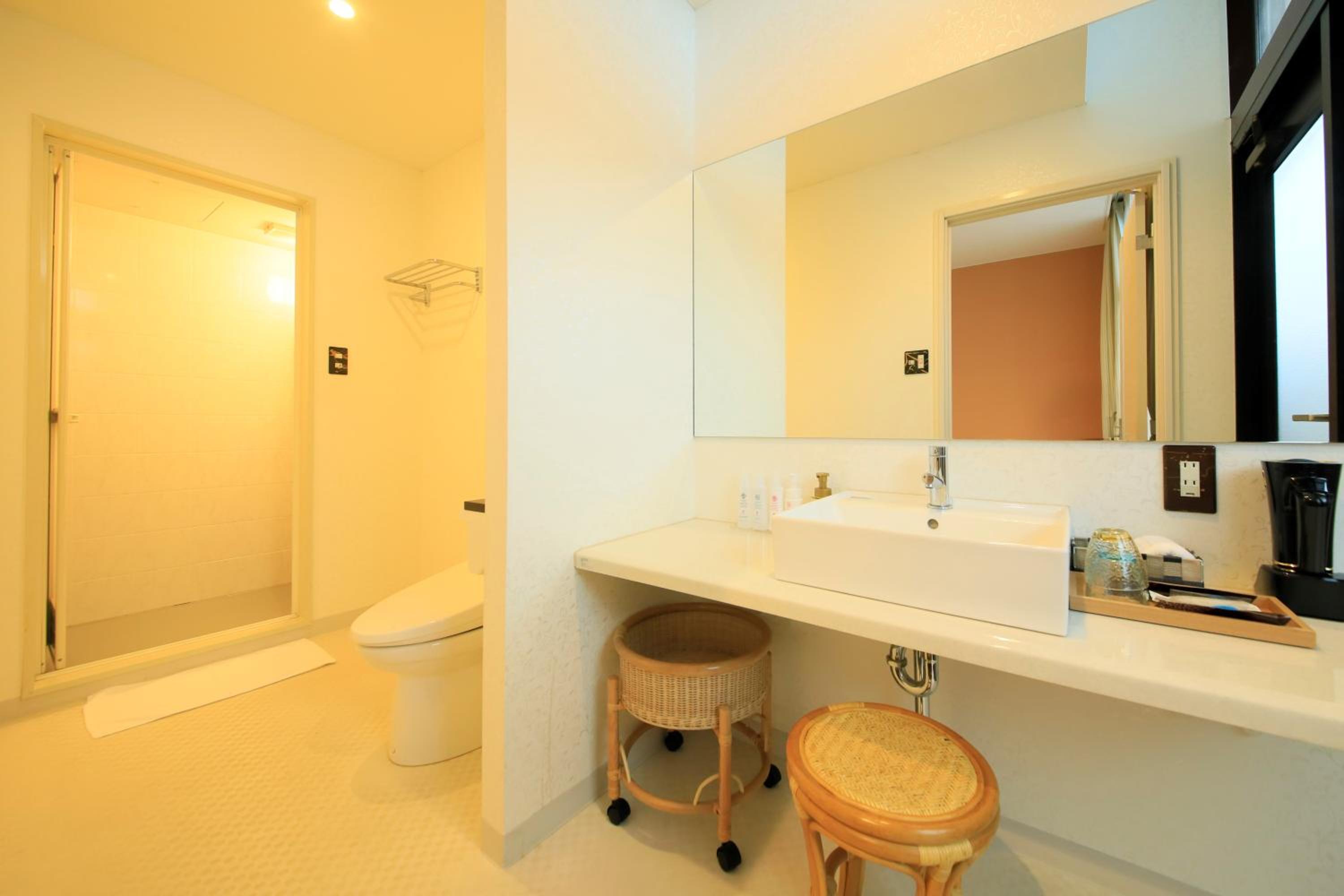 Deluxe Twin Room with Open-Air Bath - Photo 9