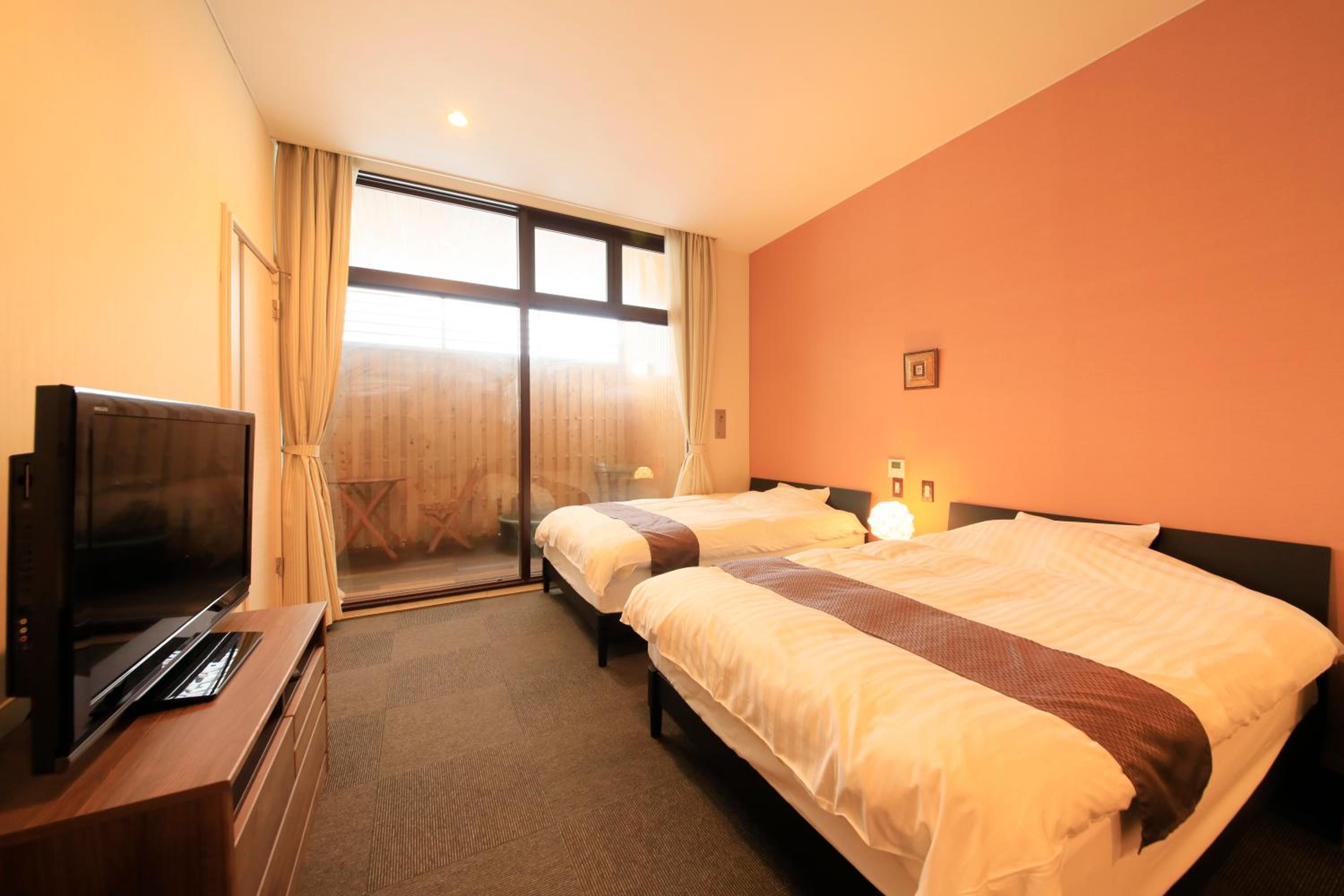 Deluxe Twin Room with Open-Air Bath - Photo 3