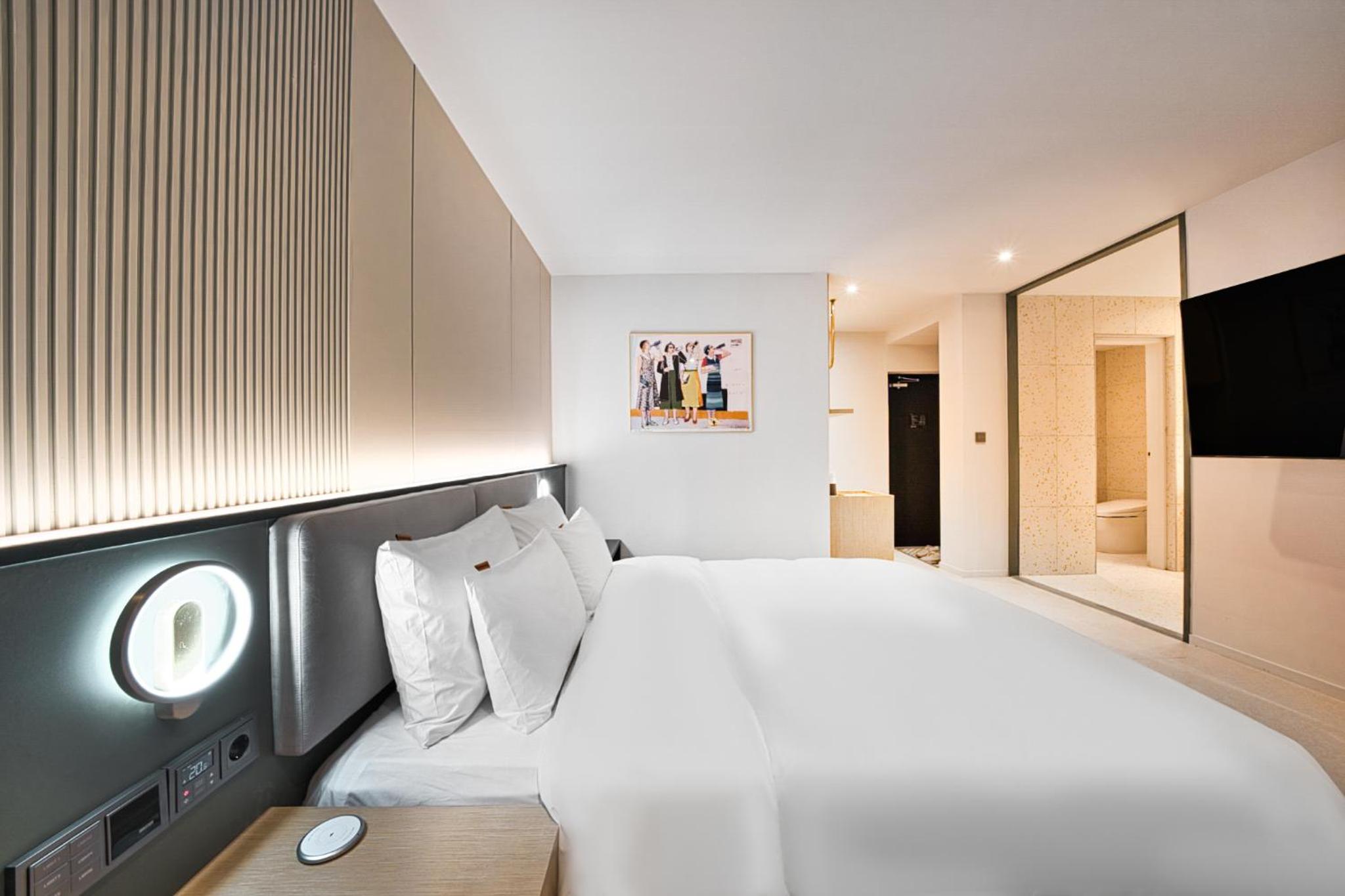 Deluxe Double Room with Karaoke,Terrace and Sea View - Photo 7