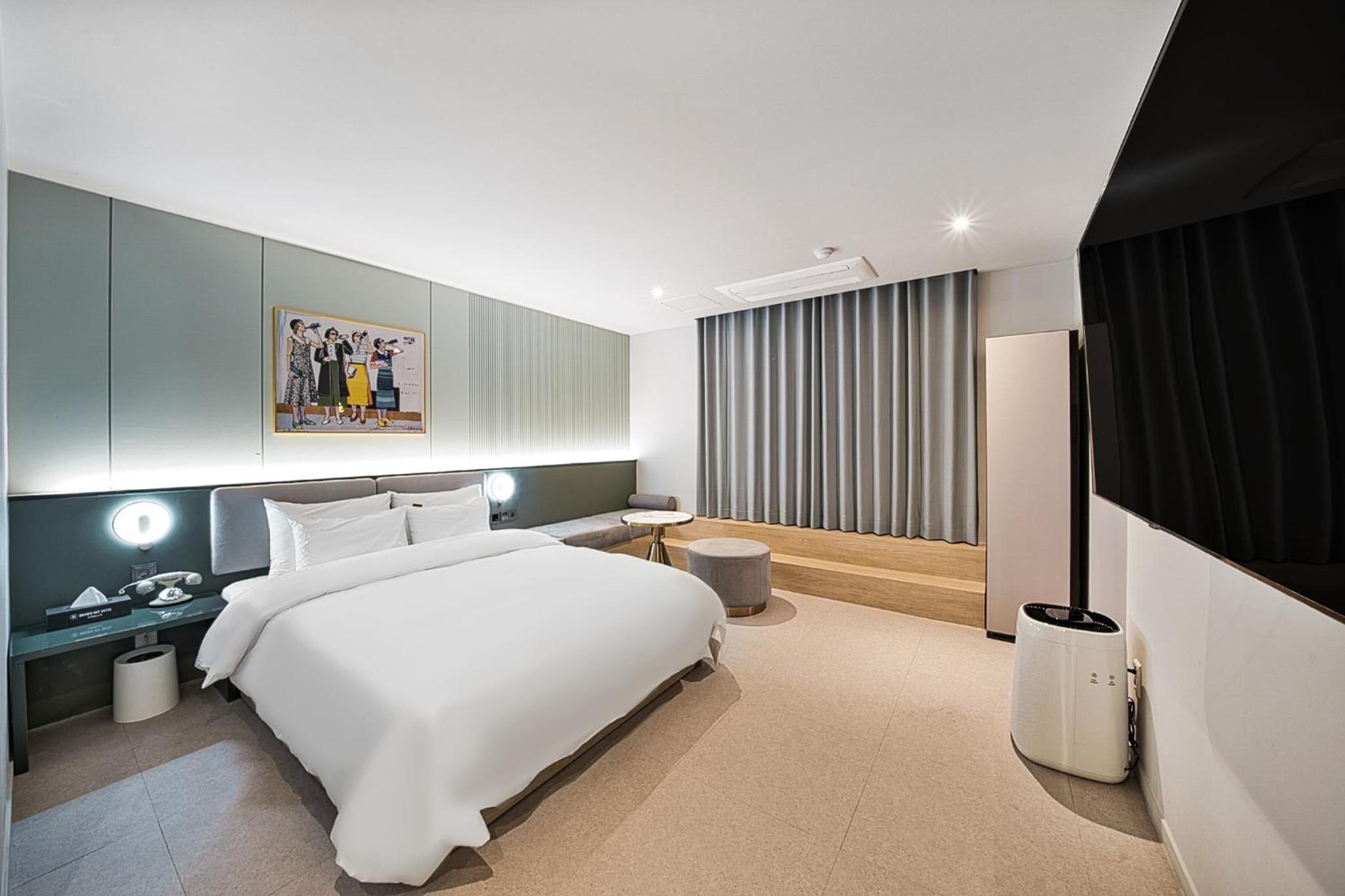 Deluxe Double Room with Karaoke,Terrace and Sea View - Photo 1