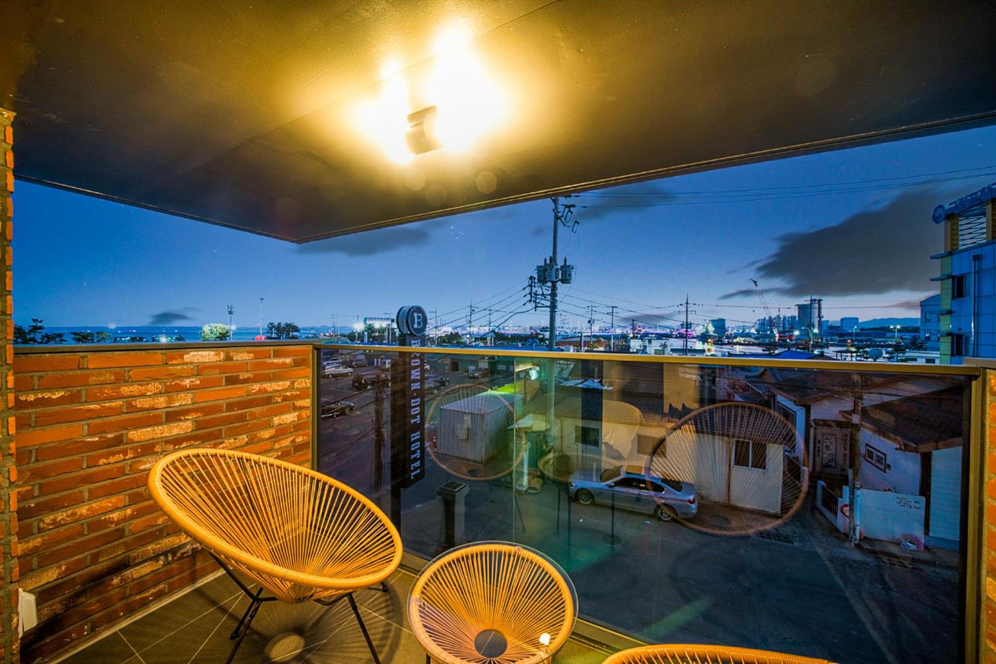 Deluxe Double Room with Karaoke,Terrace and Sea View - Photo 10