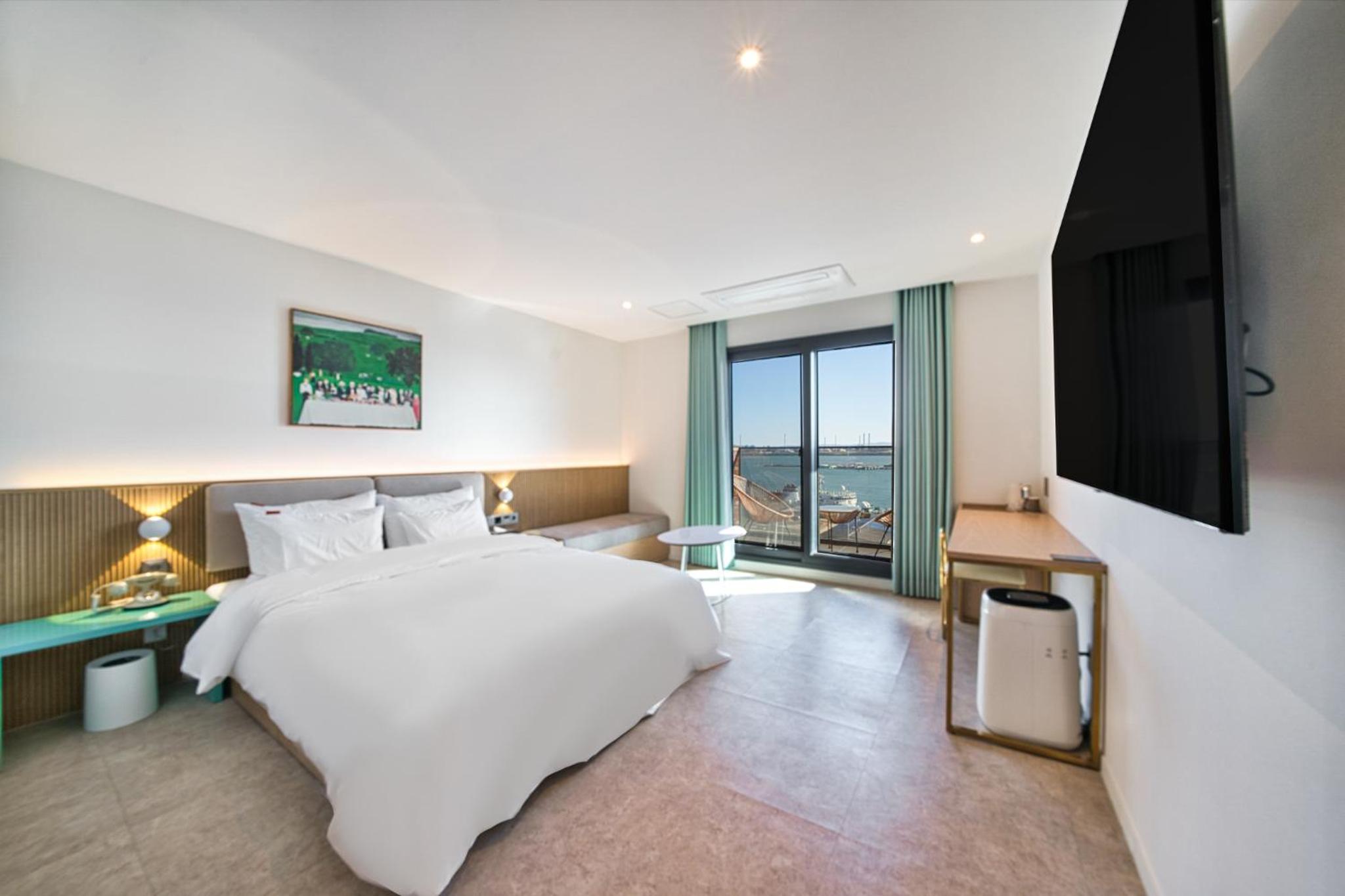 Deluxe Double Room - High Floor with Spa Bath,Terrace and Sea View - Photo 5