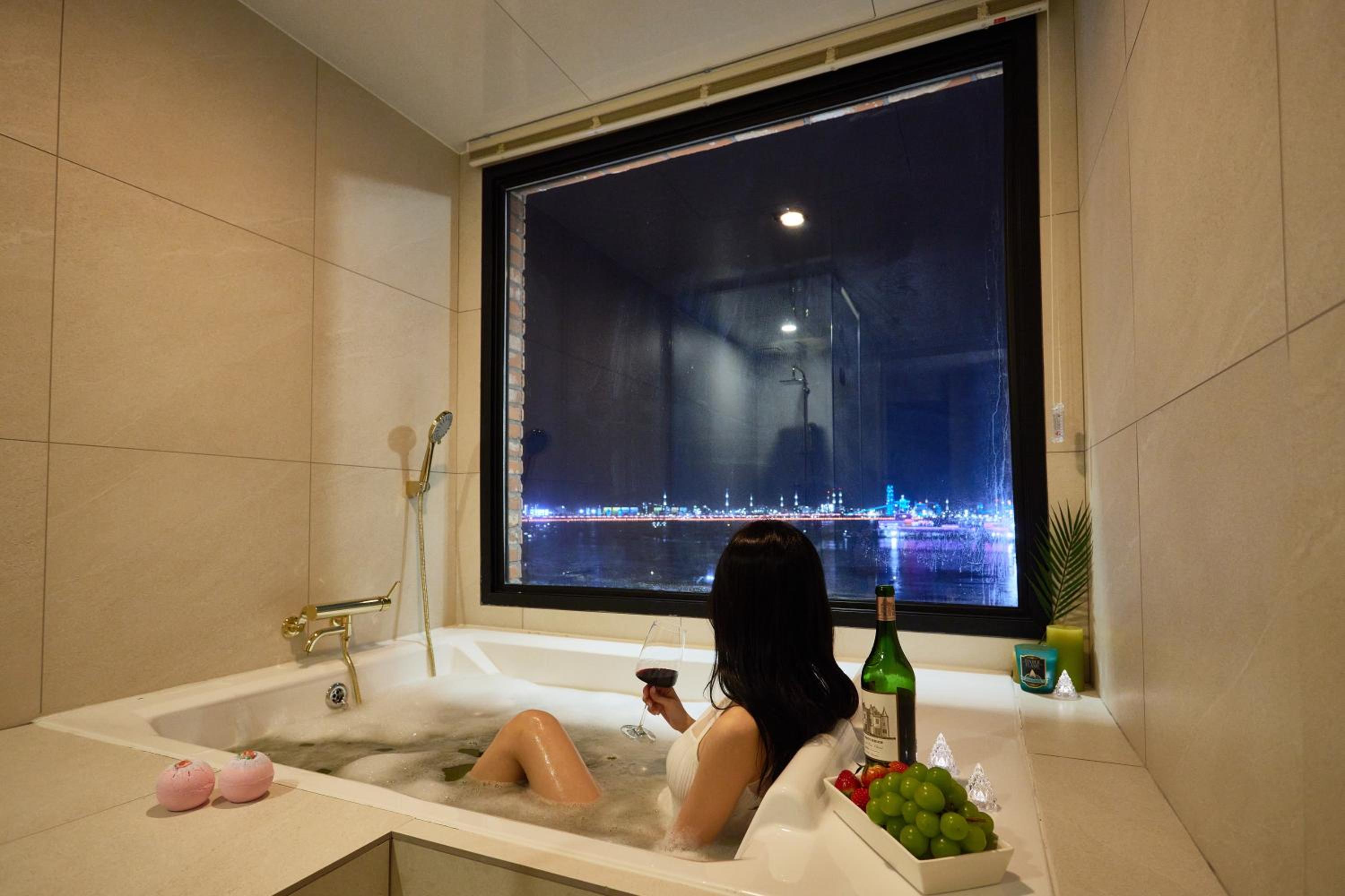 Deluxe Double Room - High Floor with Spa Bath,Terrace and Sea View - Photo 7