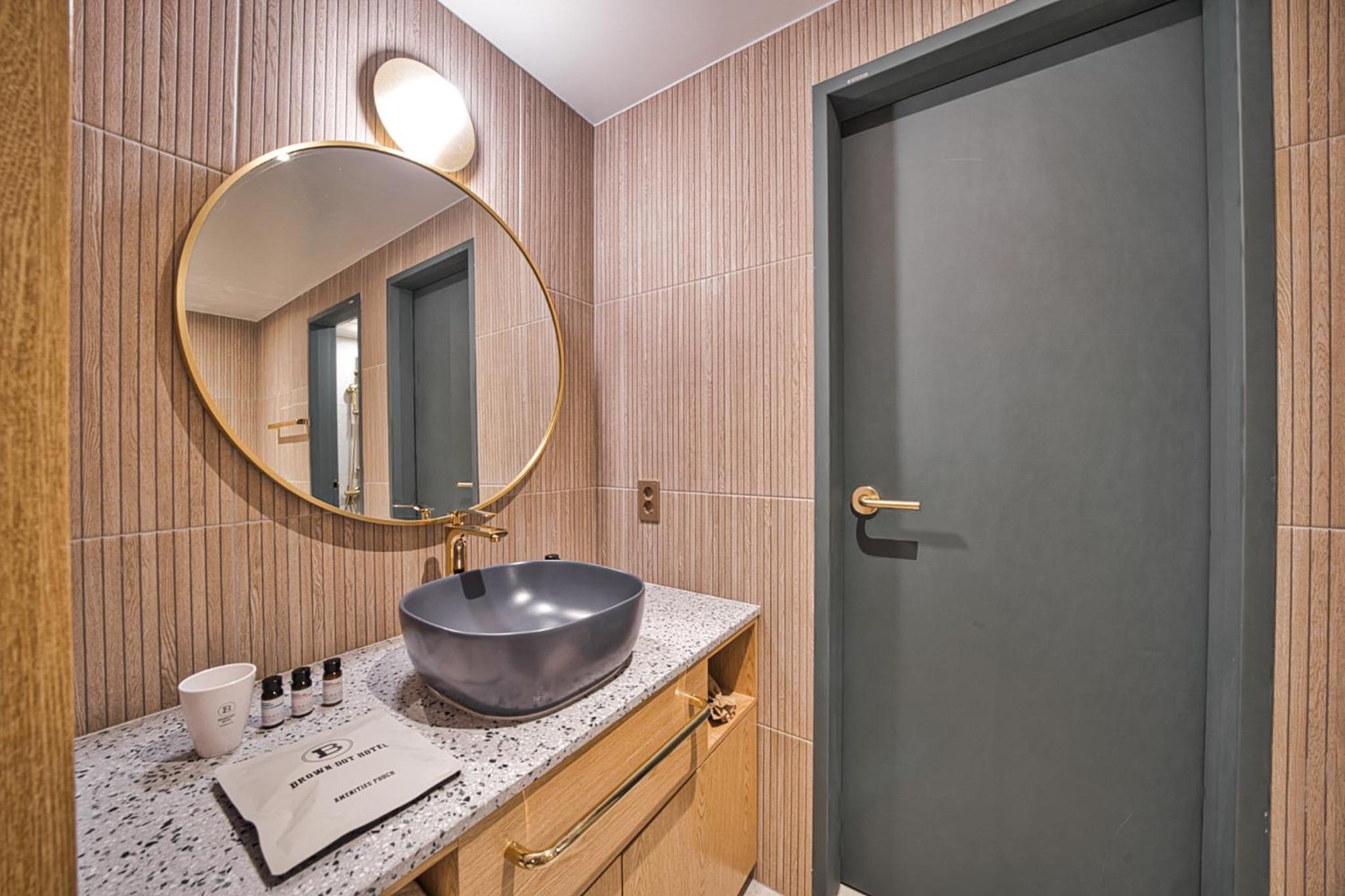 Double Room - High Floor with Late Checkin 6PM & Checkout 2PM - Photo 8