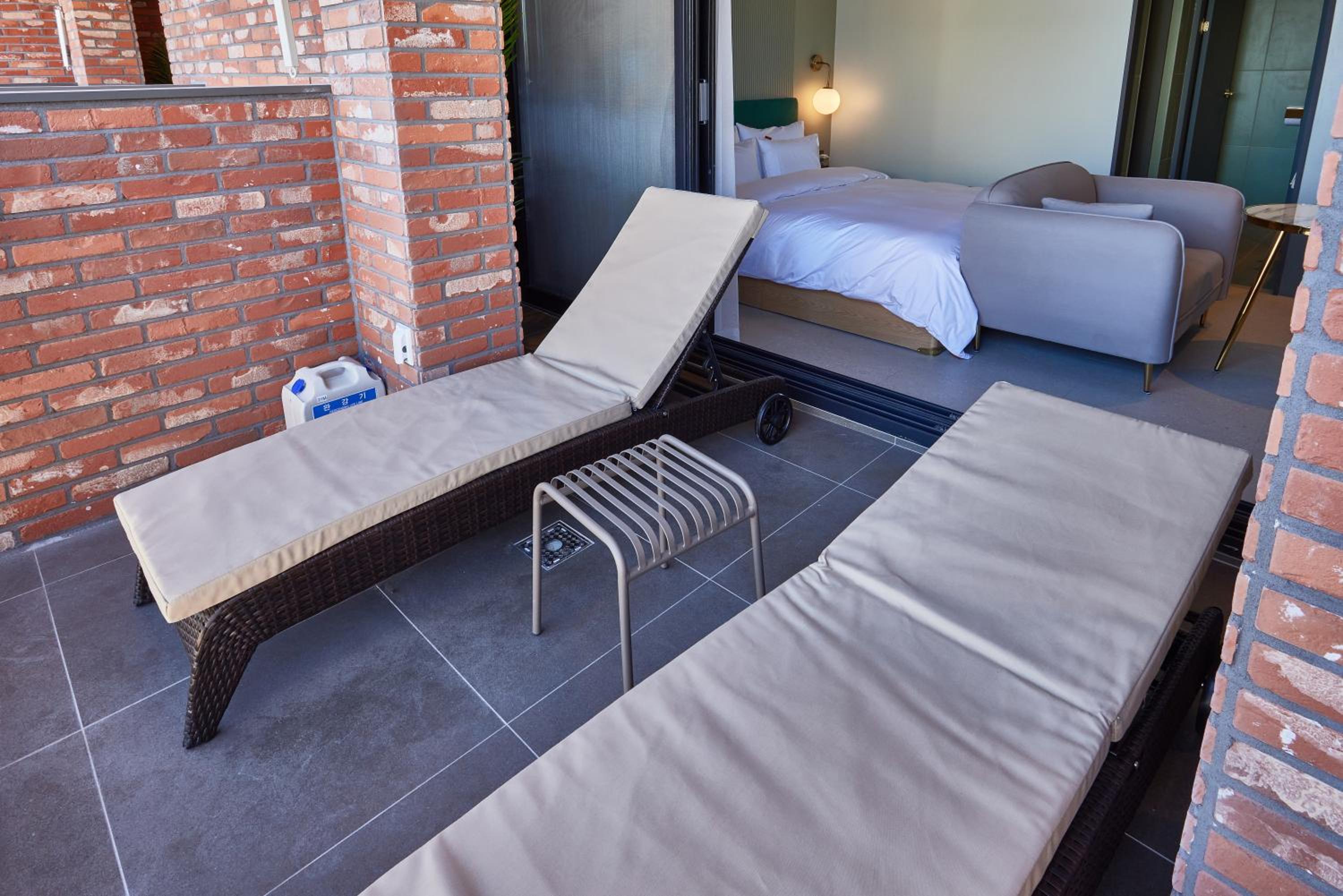 Premium Double Room with Terrace and Sea View - Photo 17