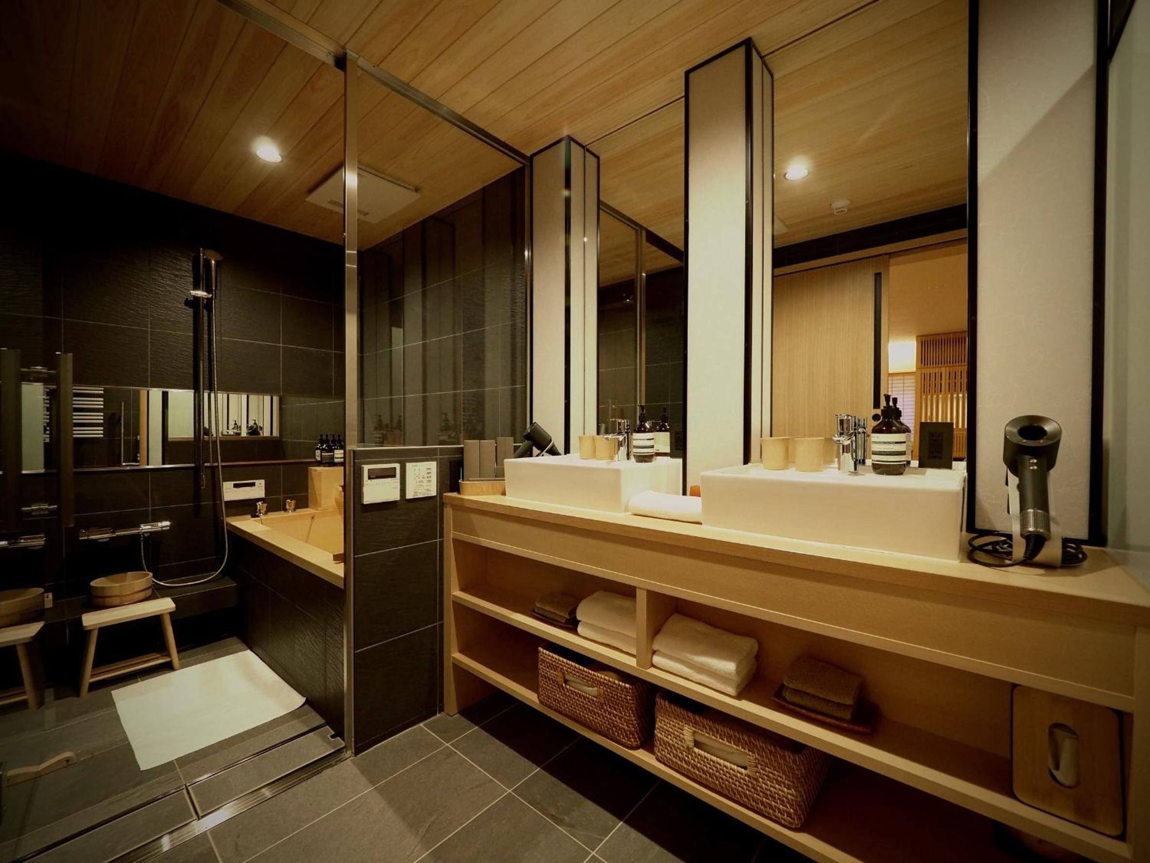 Family Room with Bathroom photo 3