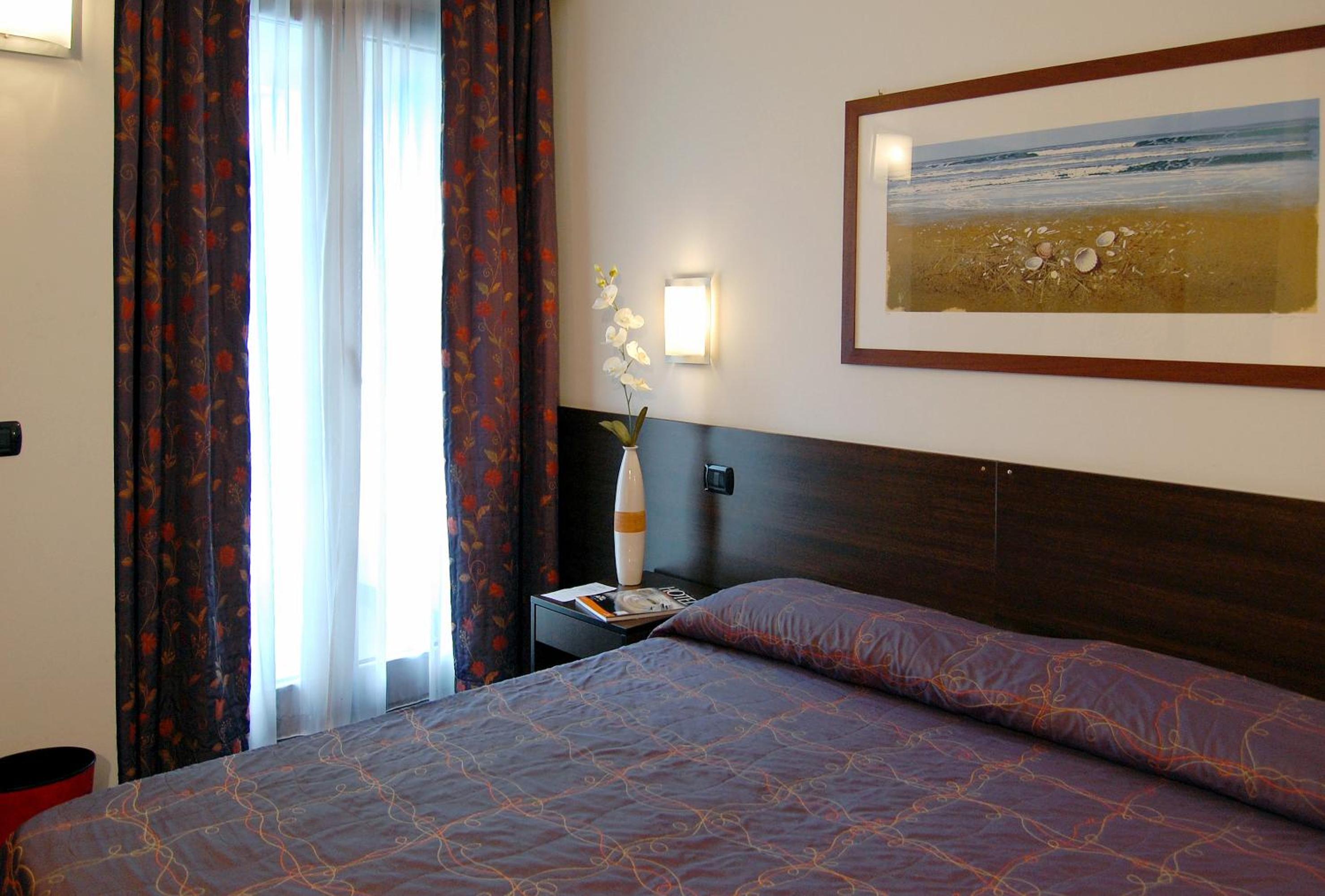 Double or Twin Room with Sea View photo 1