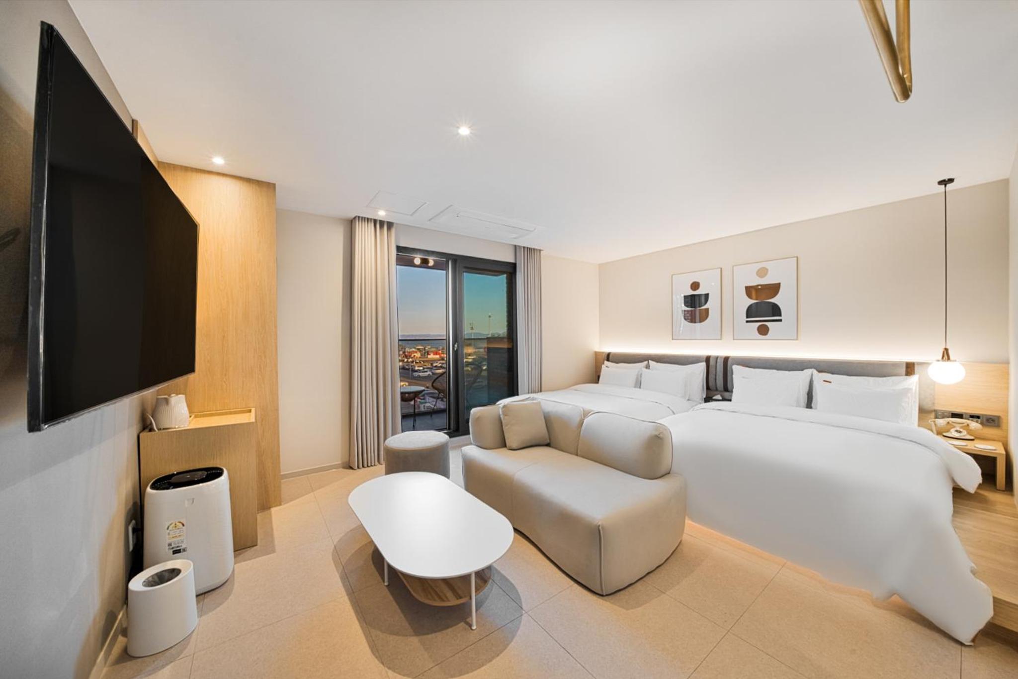 Family Room with Terrace and Sea View - Photo 3