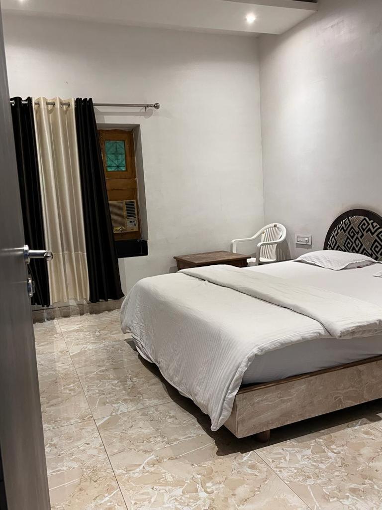 Deluxe Room (2 Adults + 1 Child) - Photo 4