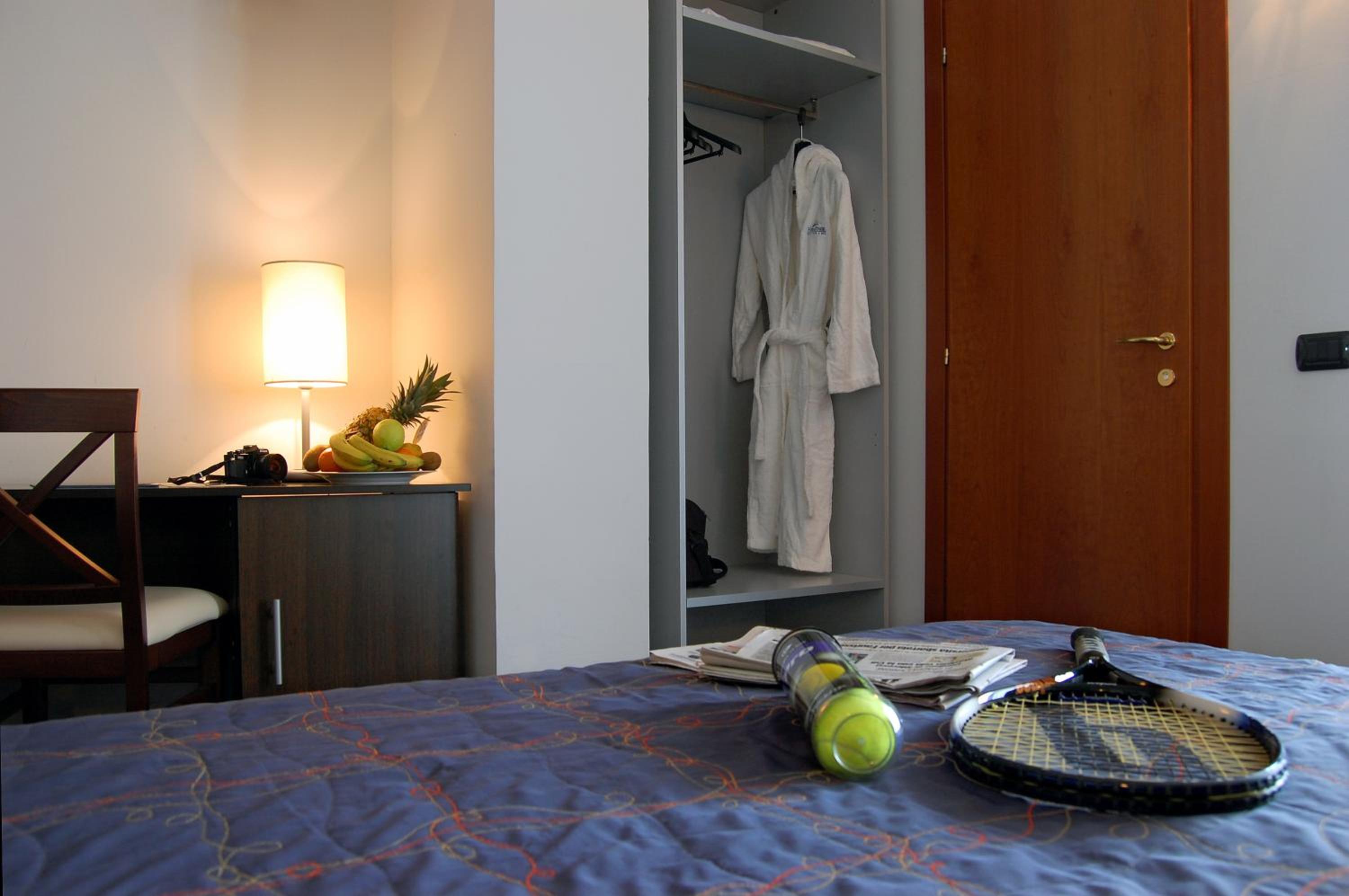 Double or Twin Room with Sea View photo 2