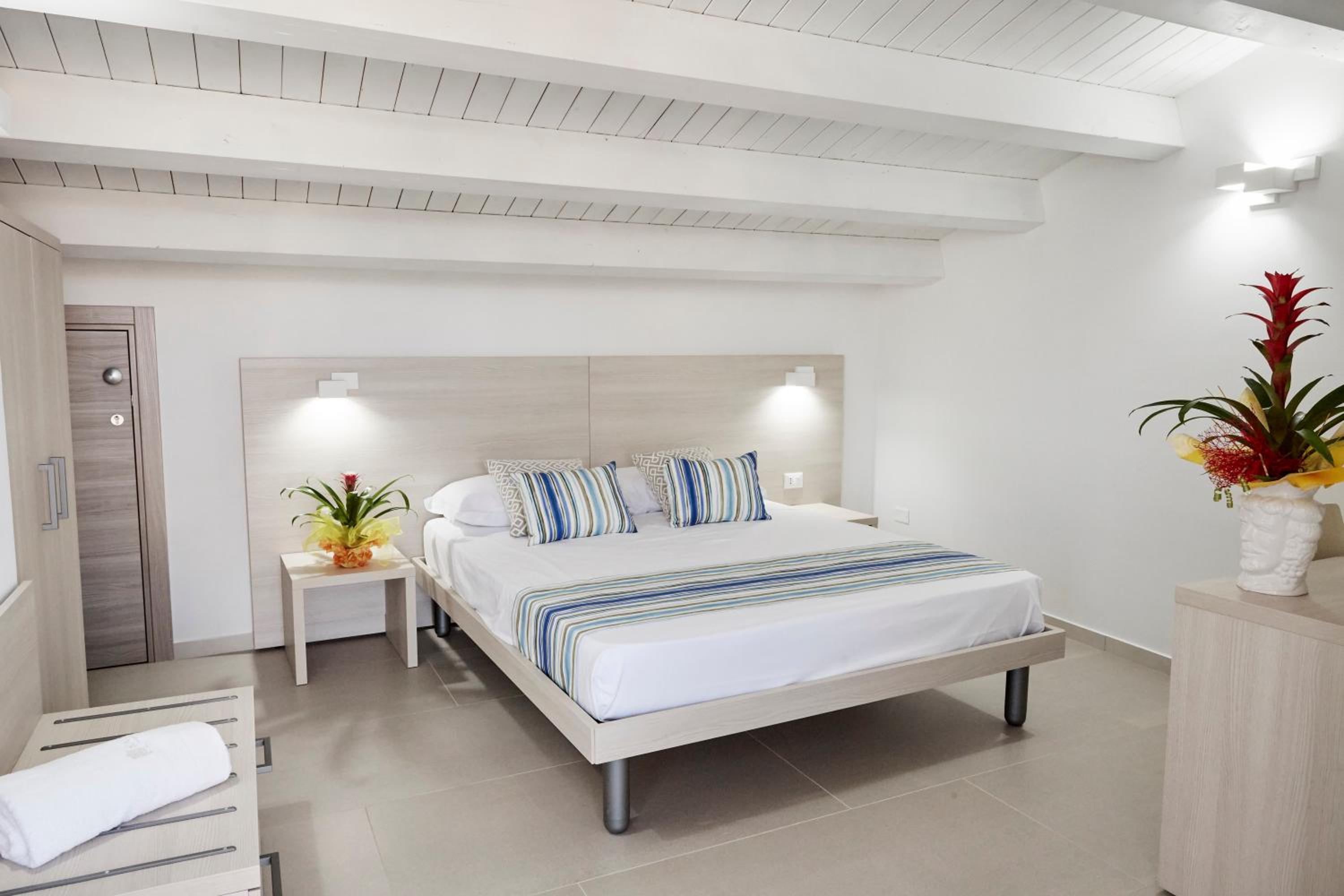 Double Room with Spa Bath photo 2