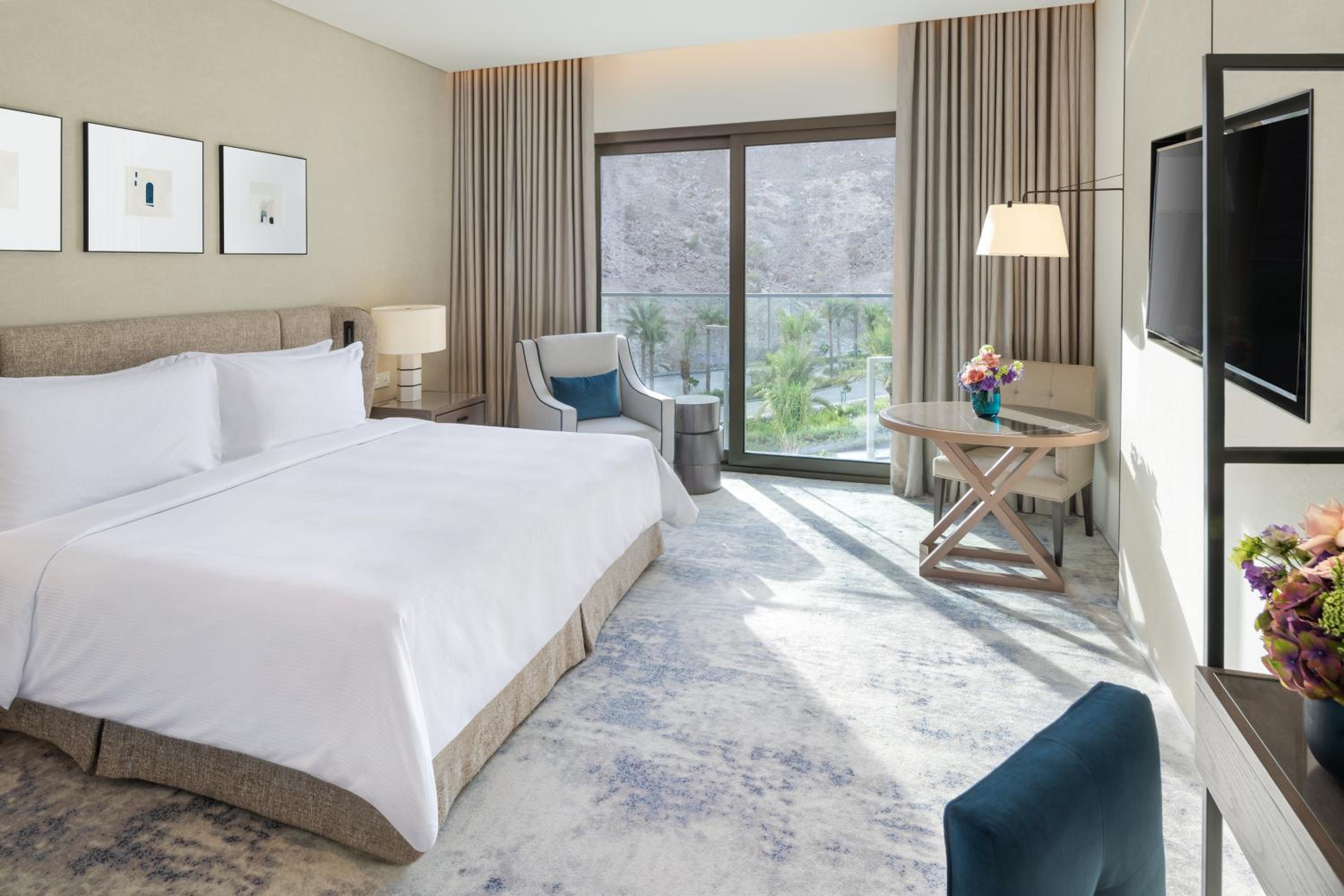 Deluxe Room Mountain View King