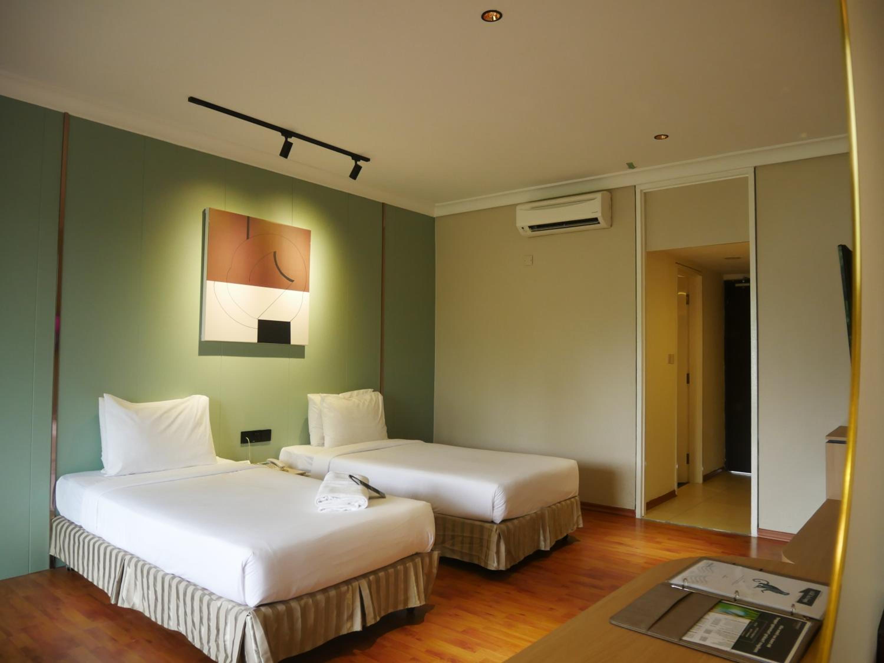 Standard Twin Room with Sea View
