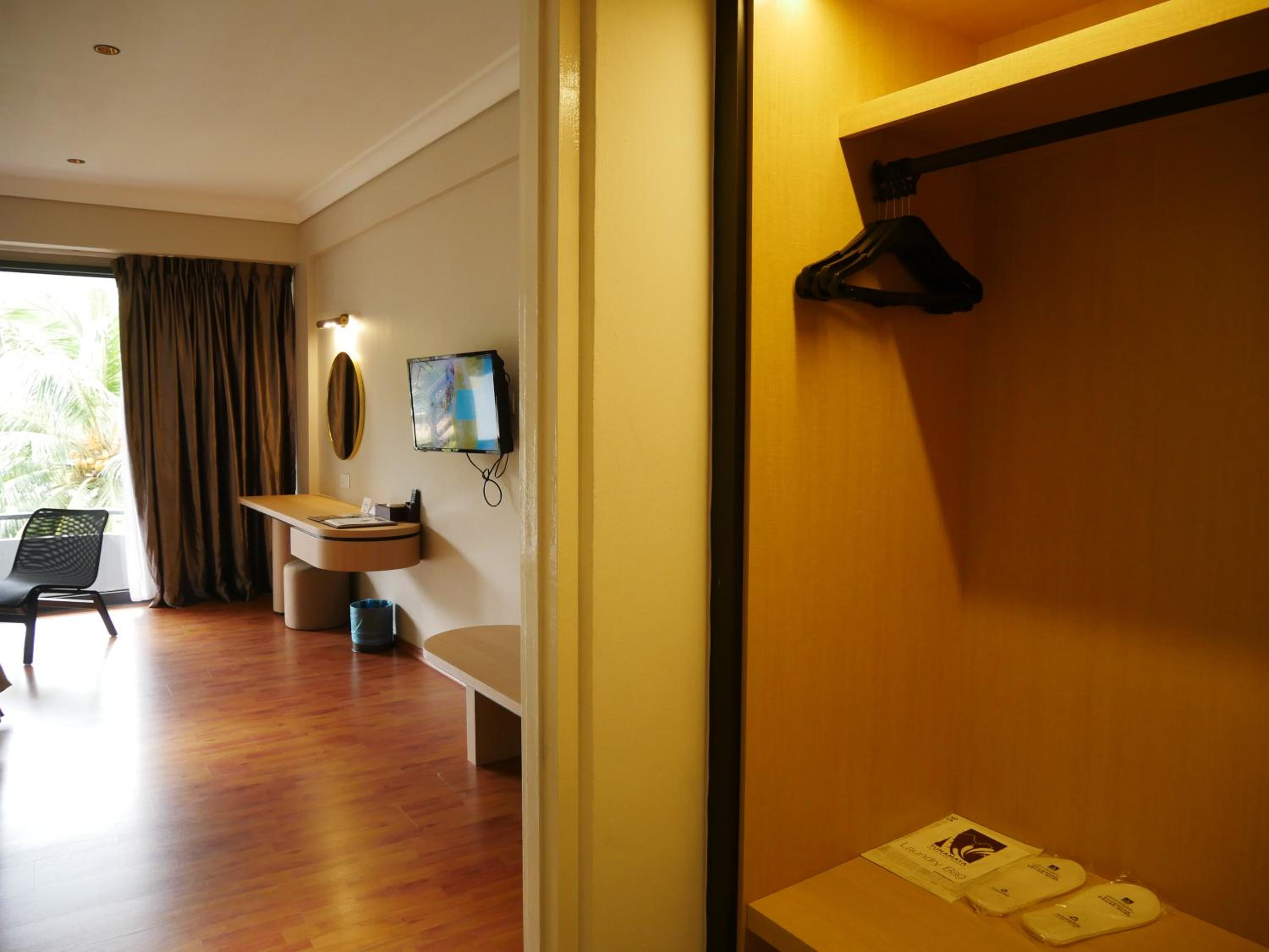 Standard Triple Room with Sea View