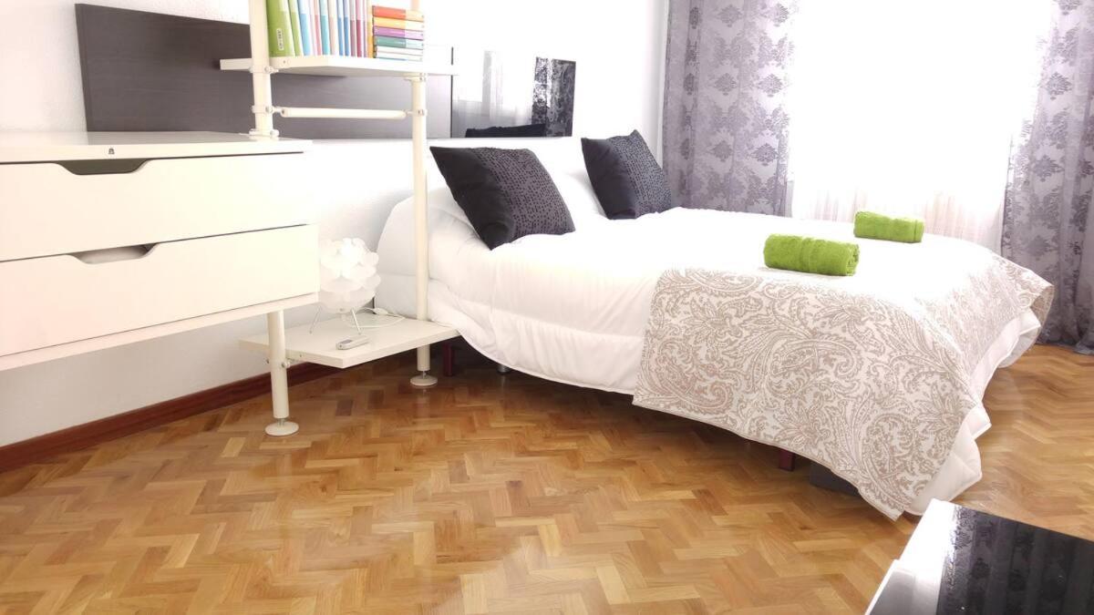 Apartment with Terrace - Photo 12
