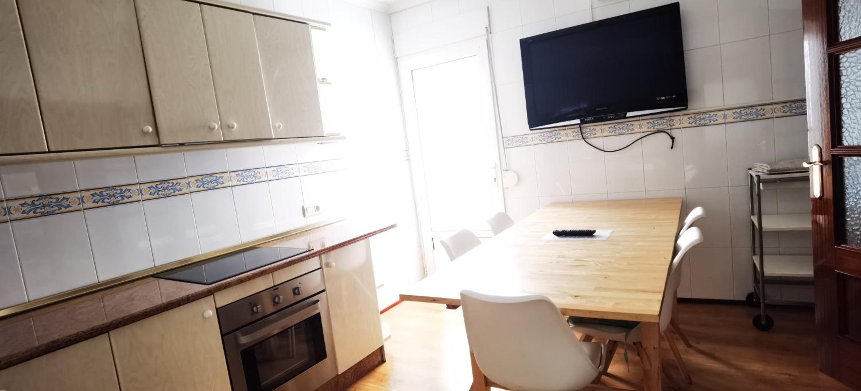 Apartment with Terrace - Photo 6