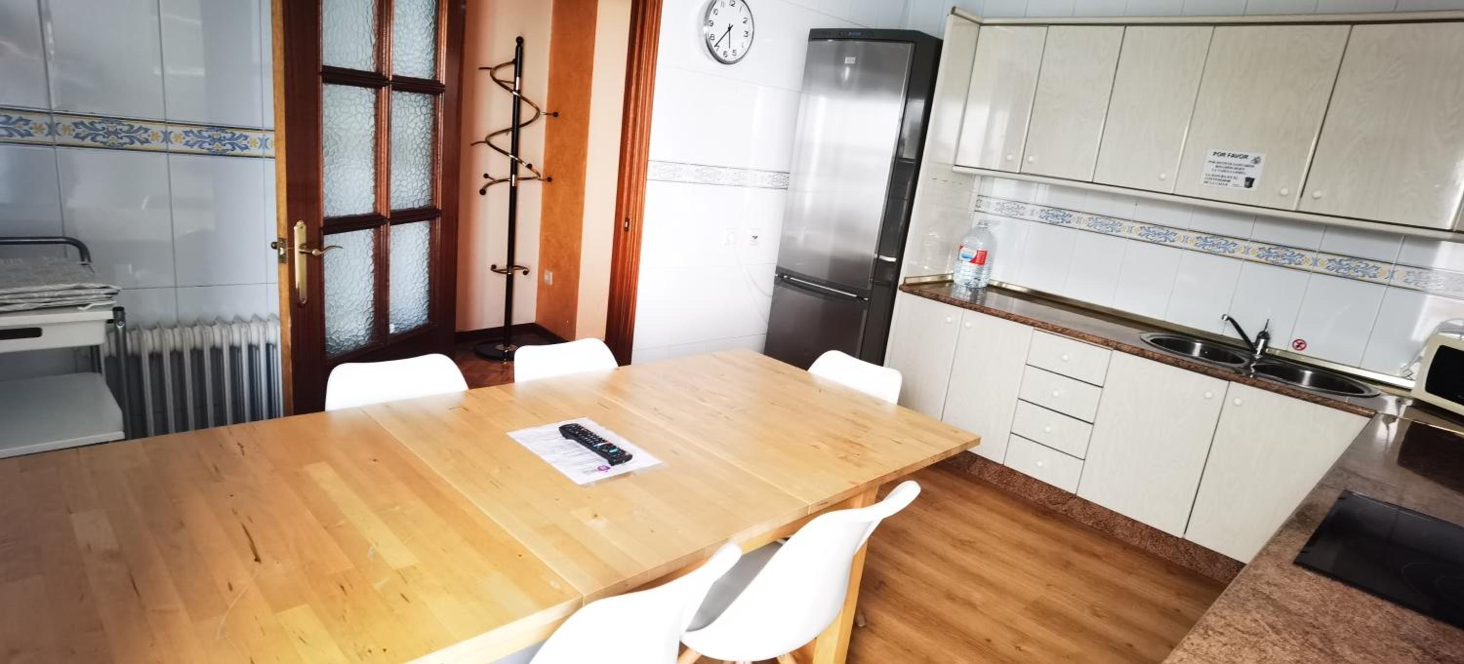 Apartment with Terrace - Photo 4