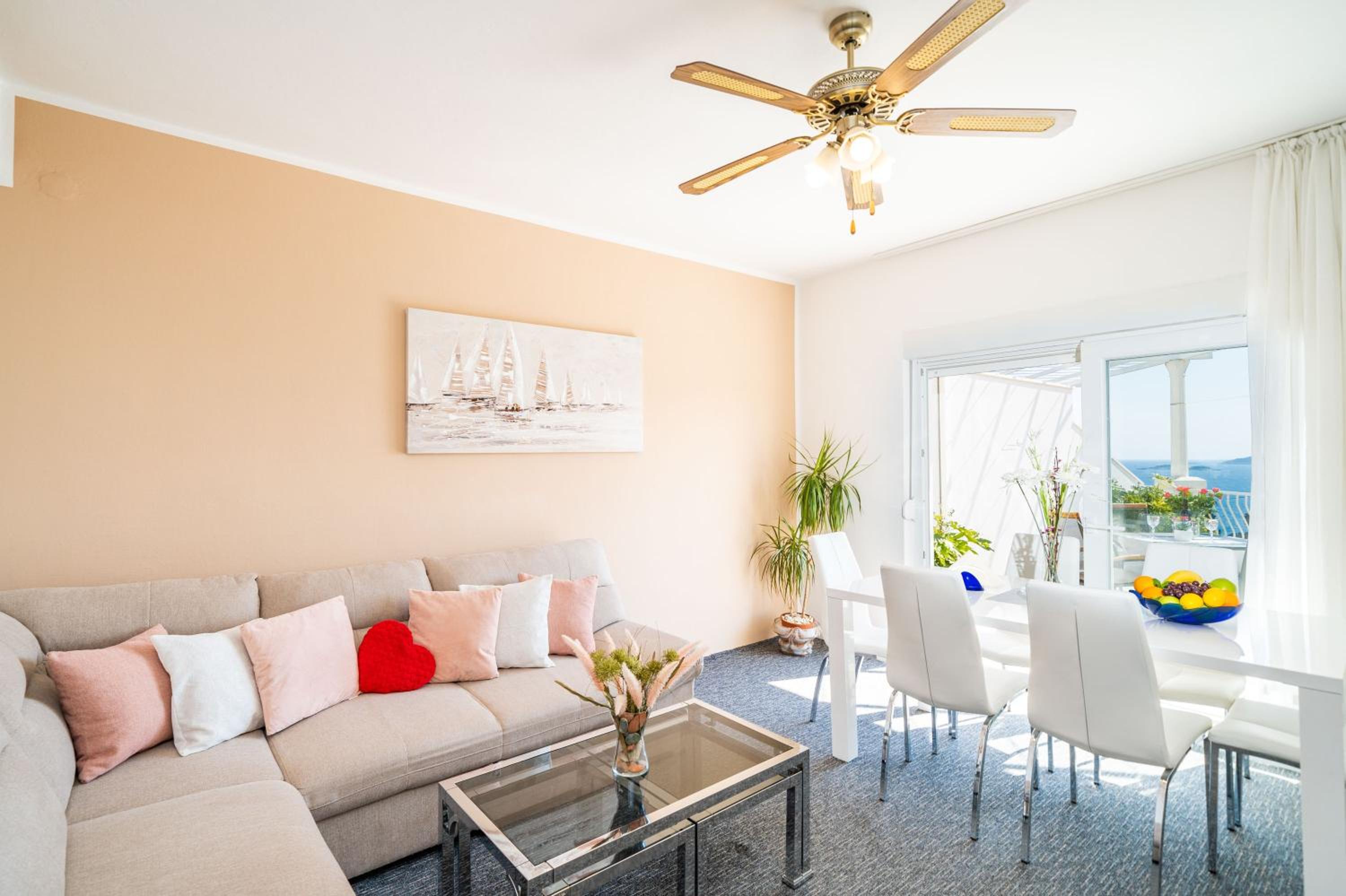 Comfort Two Bedroom Apartment with Terrace and Sea View