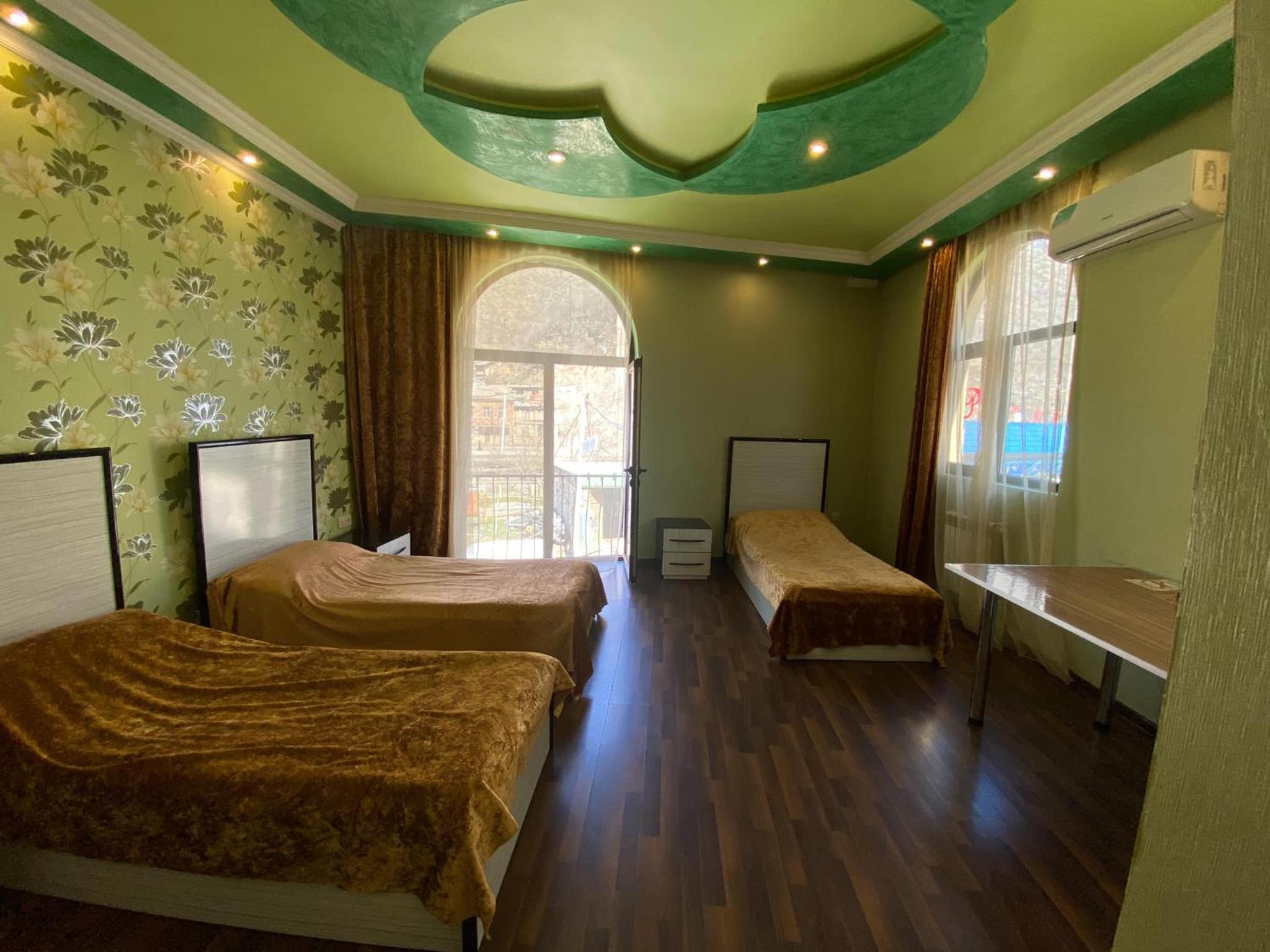 Economy Triple Room photo 1