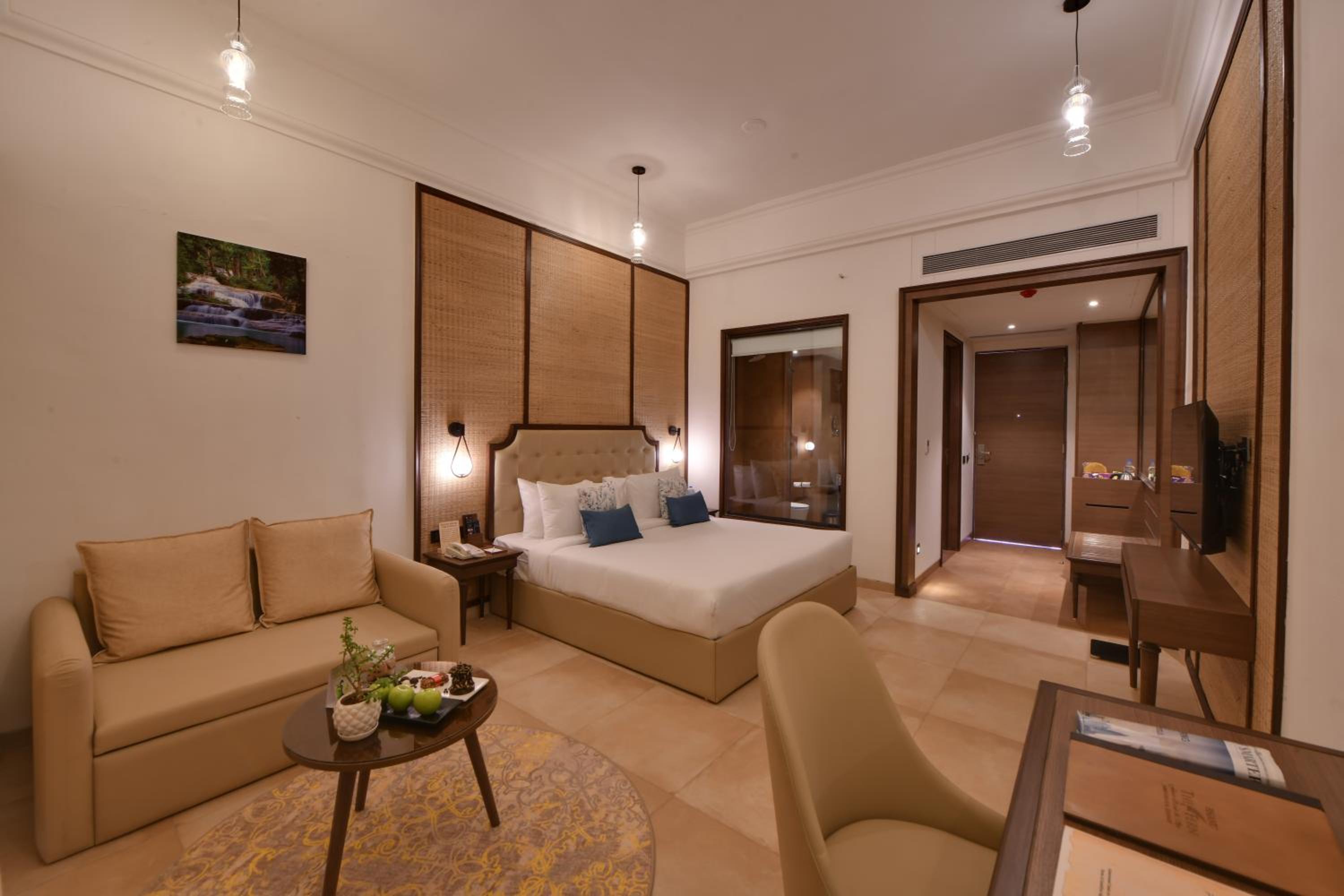 Winter Green Room, 1 King Bed - Photo 1