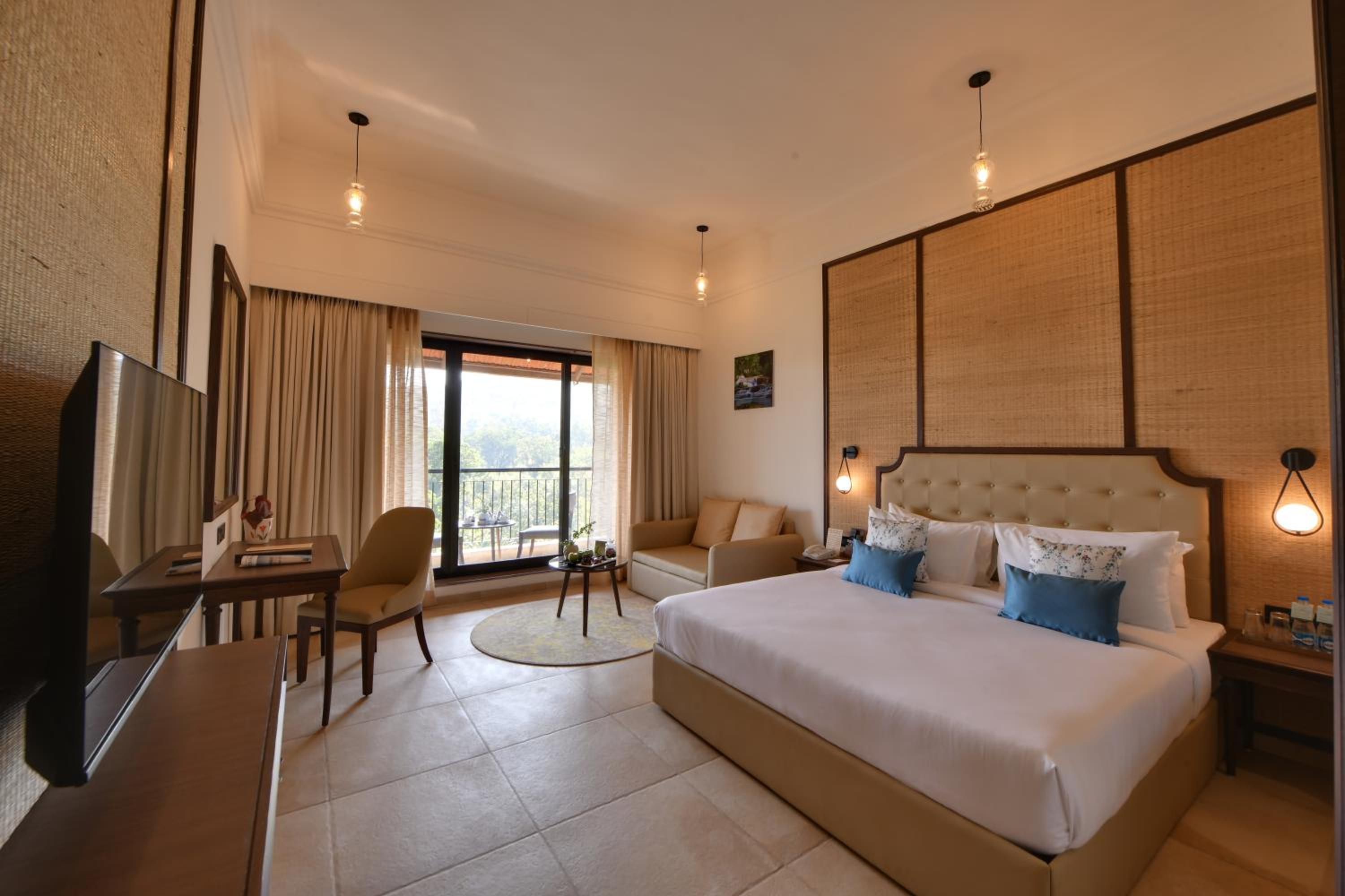 Winter Green Premium Room, 1 King Bed - Photo 6