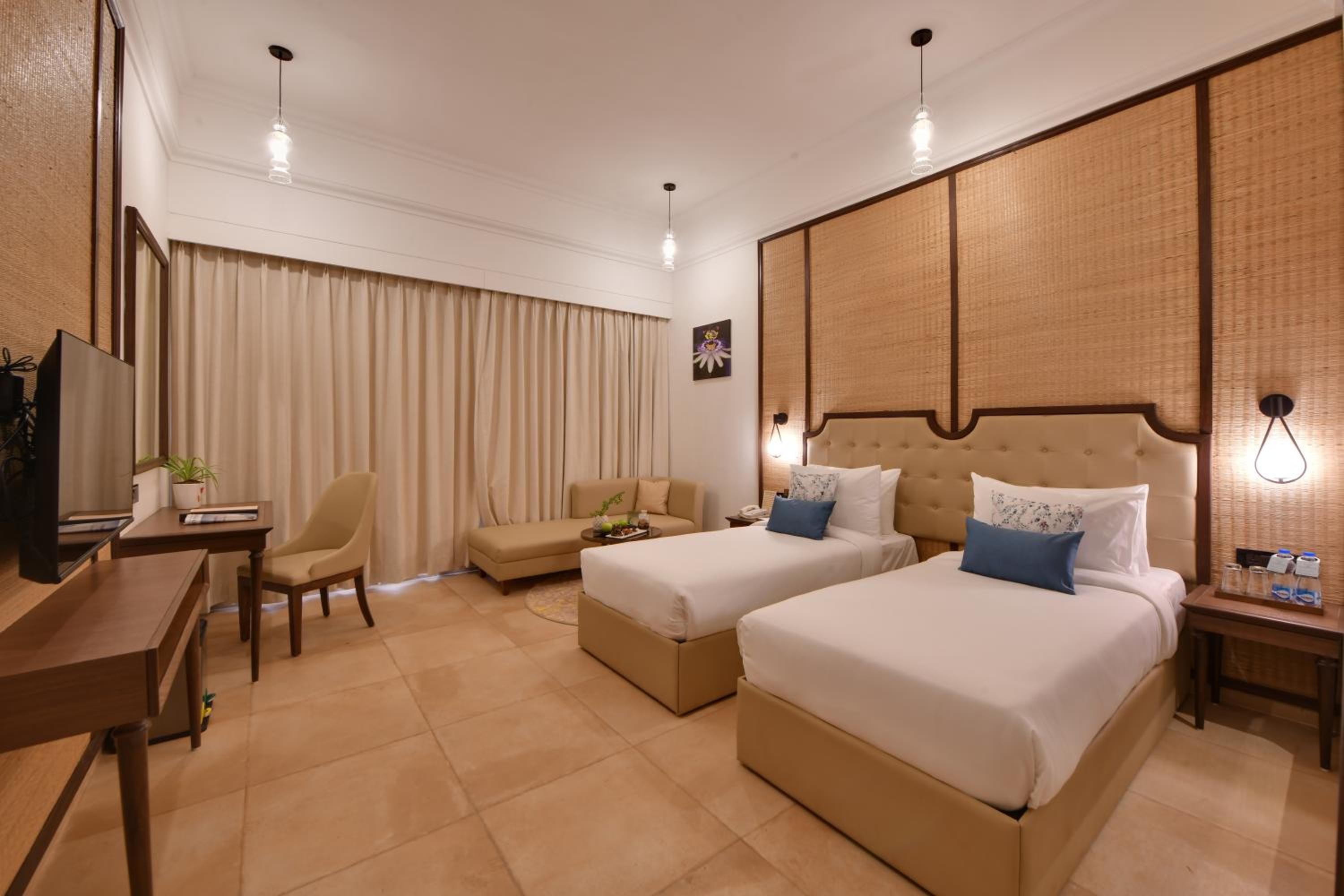 Winter Green Premium Room, 1 King Bed - Photo 5