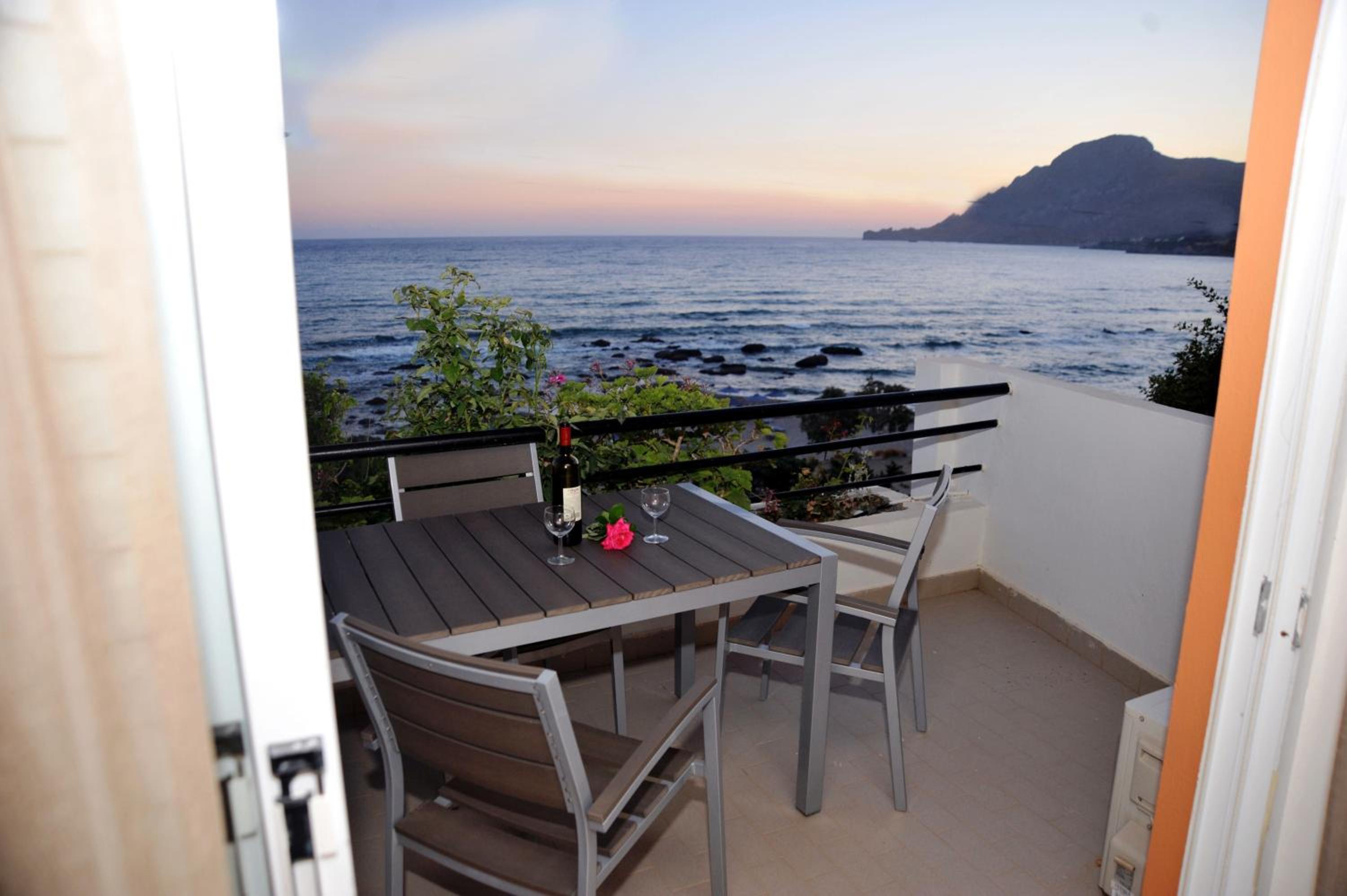 Superior Double Room with Sea View - Photo 7
