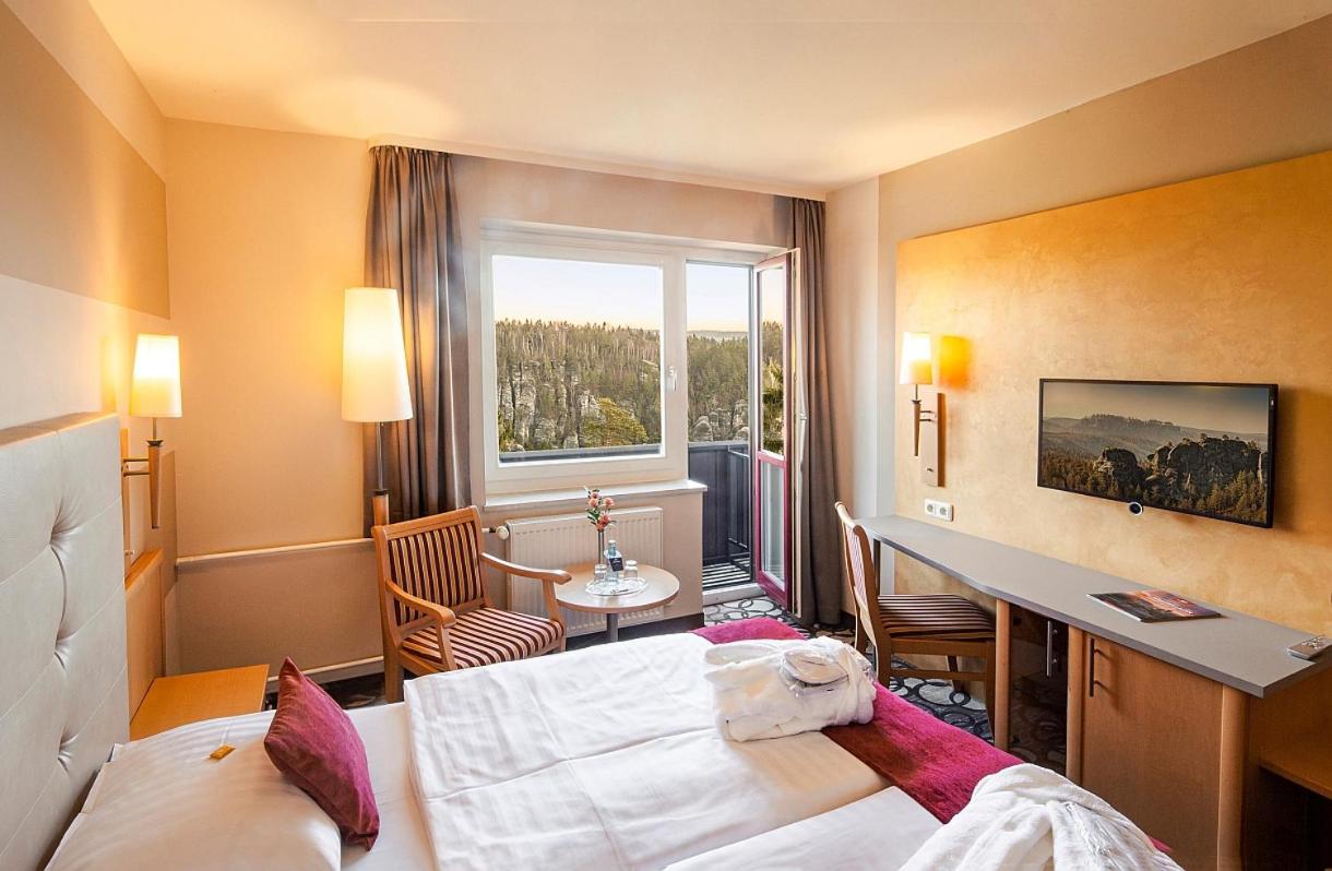 Double Room with Mountain View - Photo 4