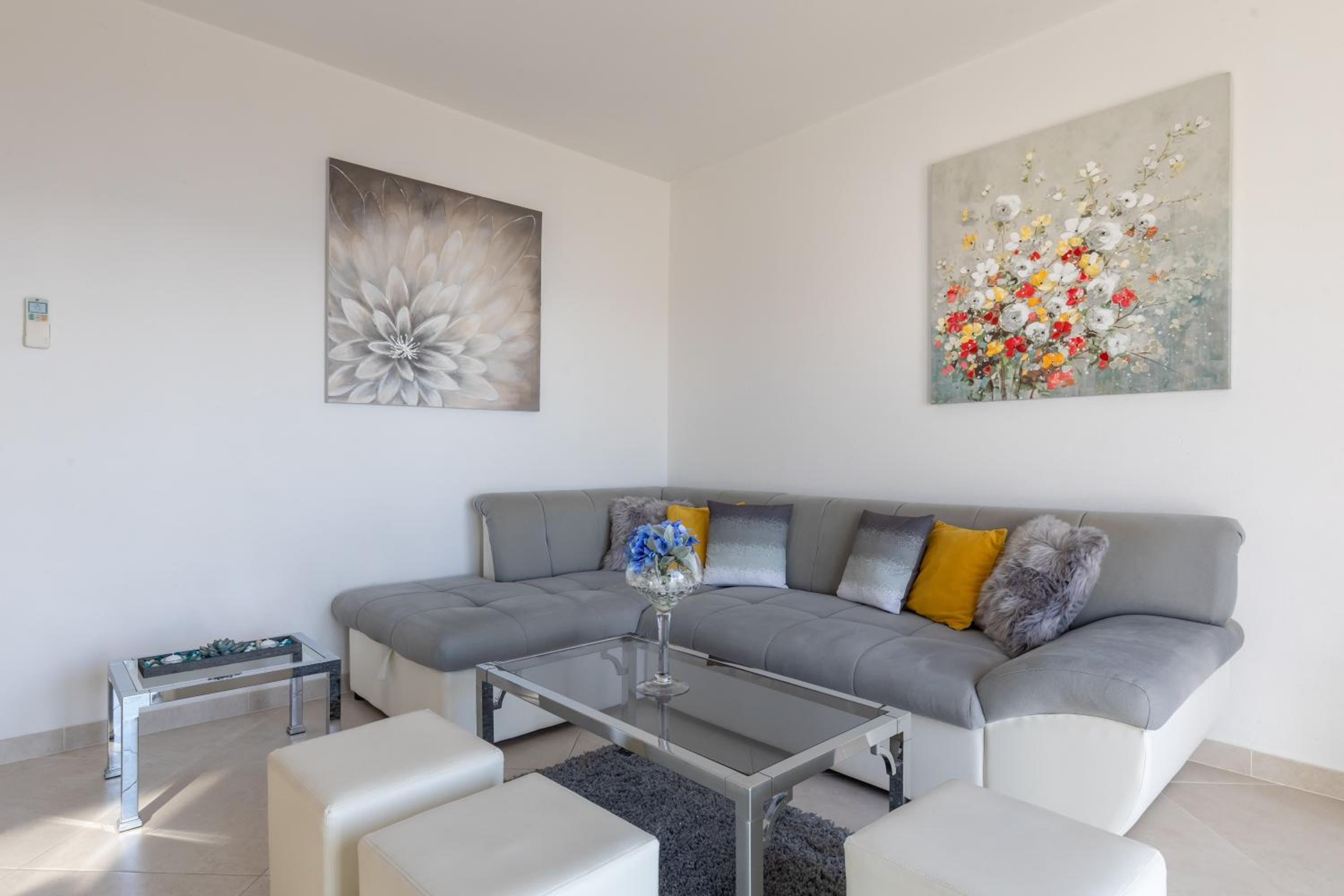 Two Bedroom Apartment with Hot Tub