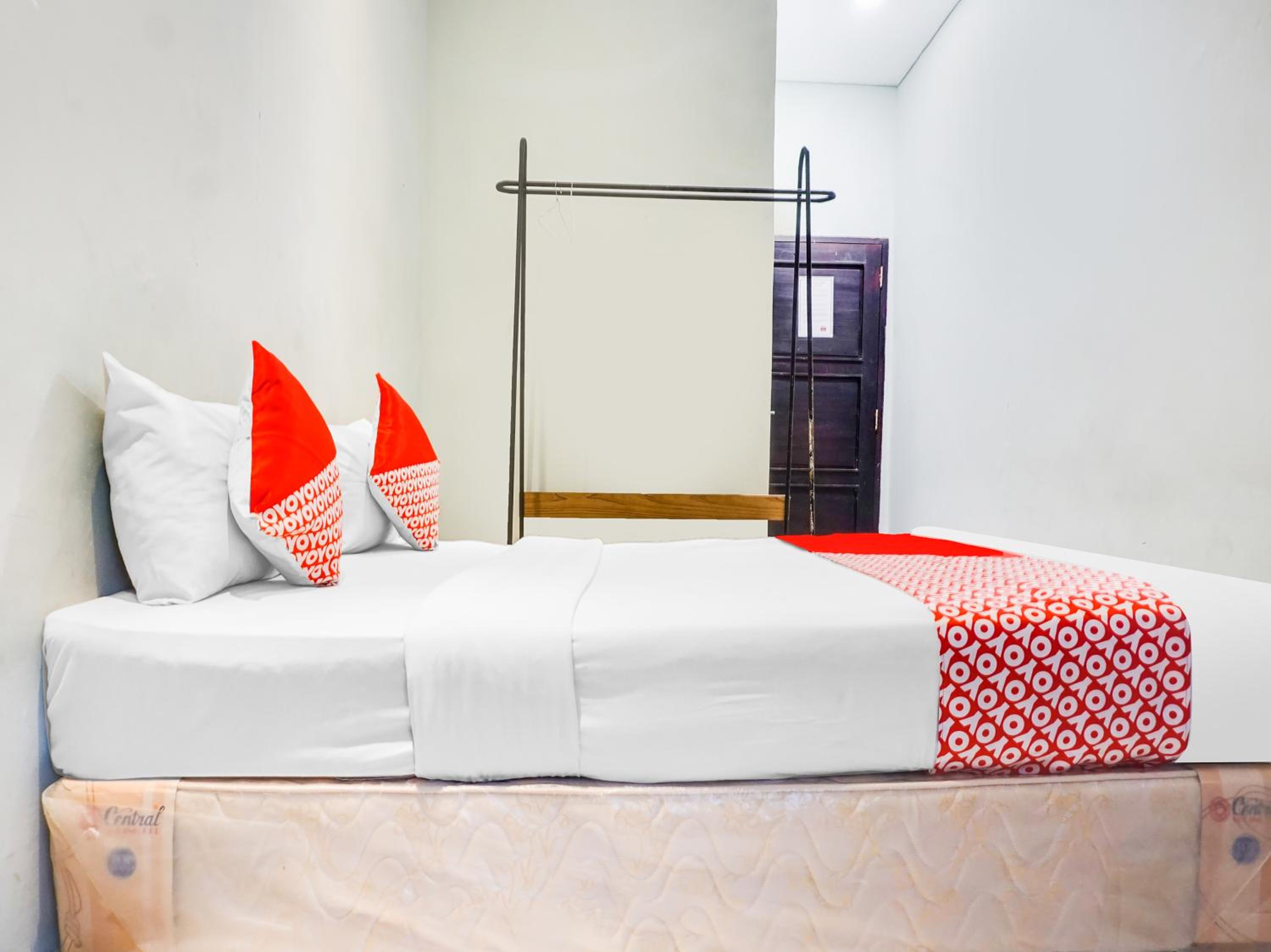 Standard Double Room - Photo 8