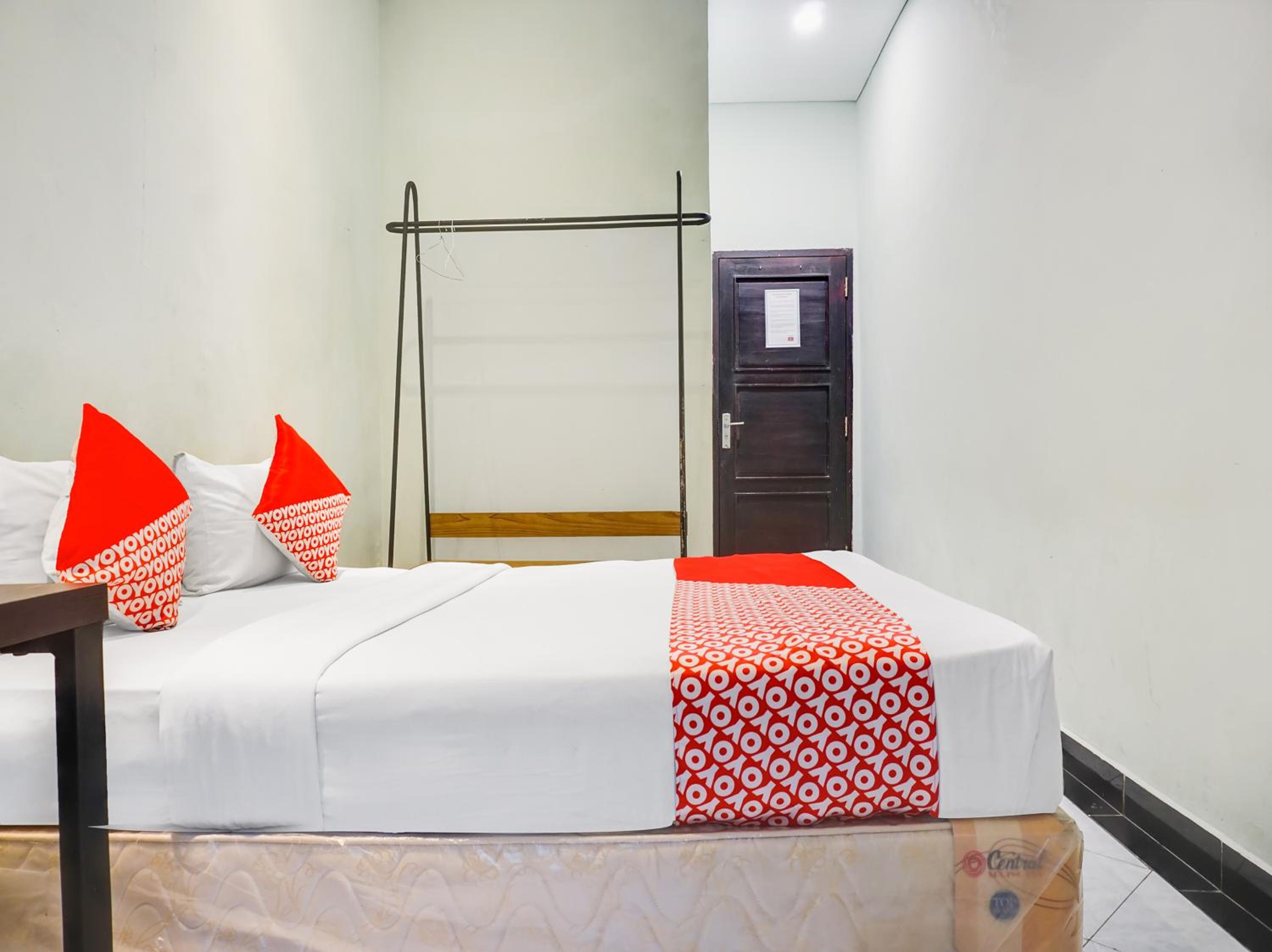 Standard Double Room - Photo 11