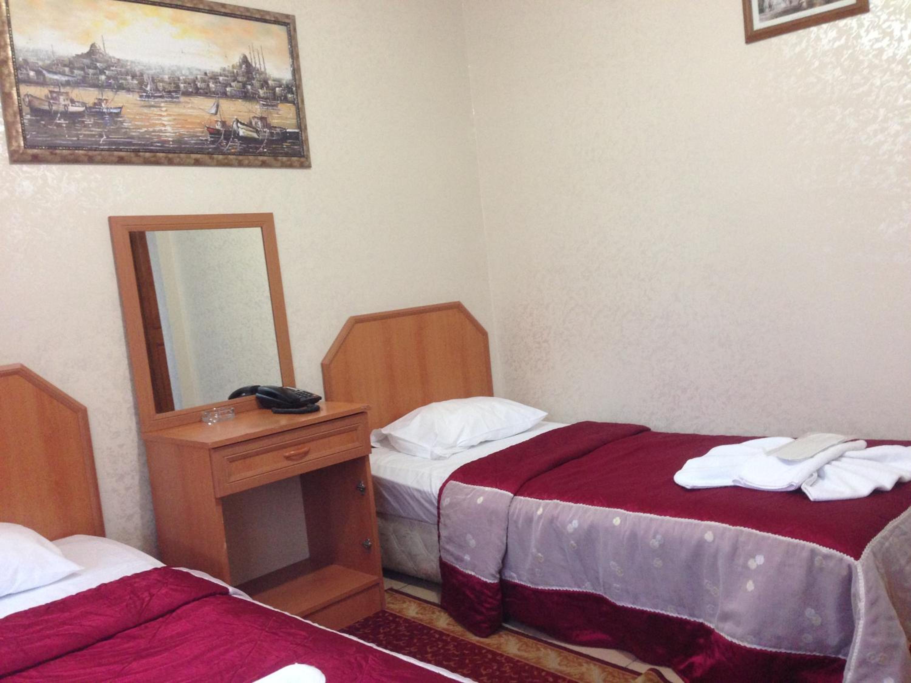Budget Single Room with Shared Bathroom photo 3