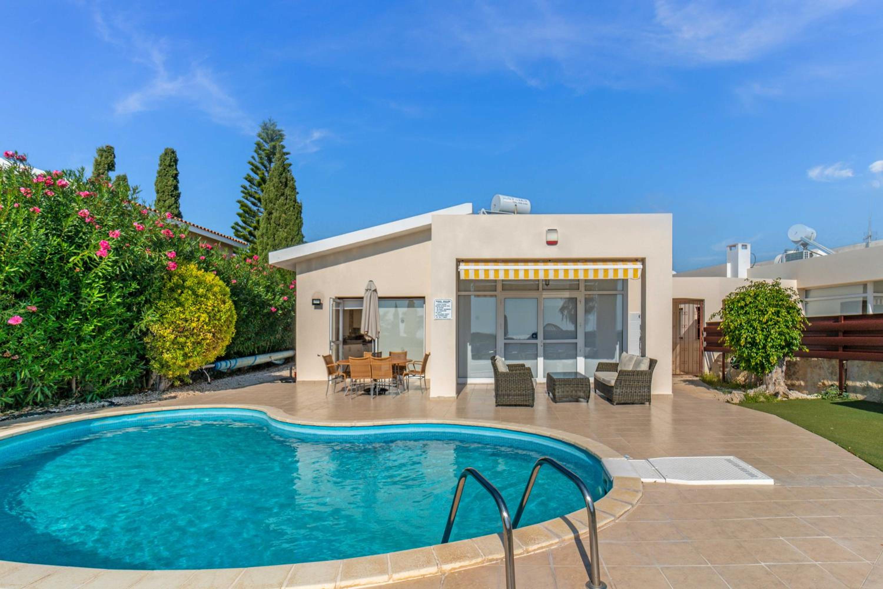 Three-Bedroom Villa with Private Pool & Sea View photo 3