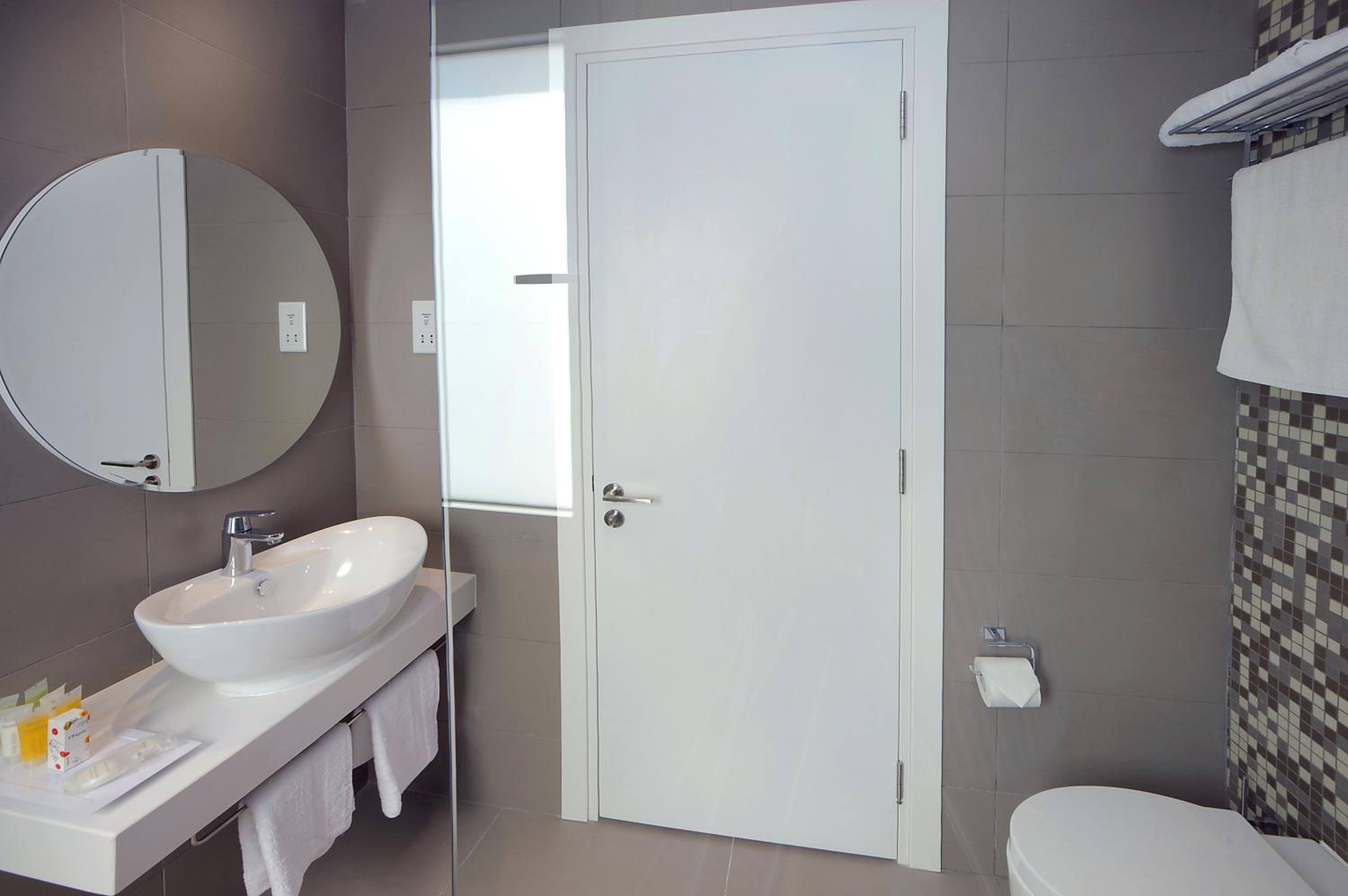 Double or Twin Room with Side Sea View photo 3