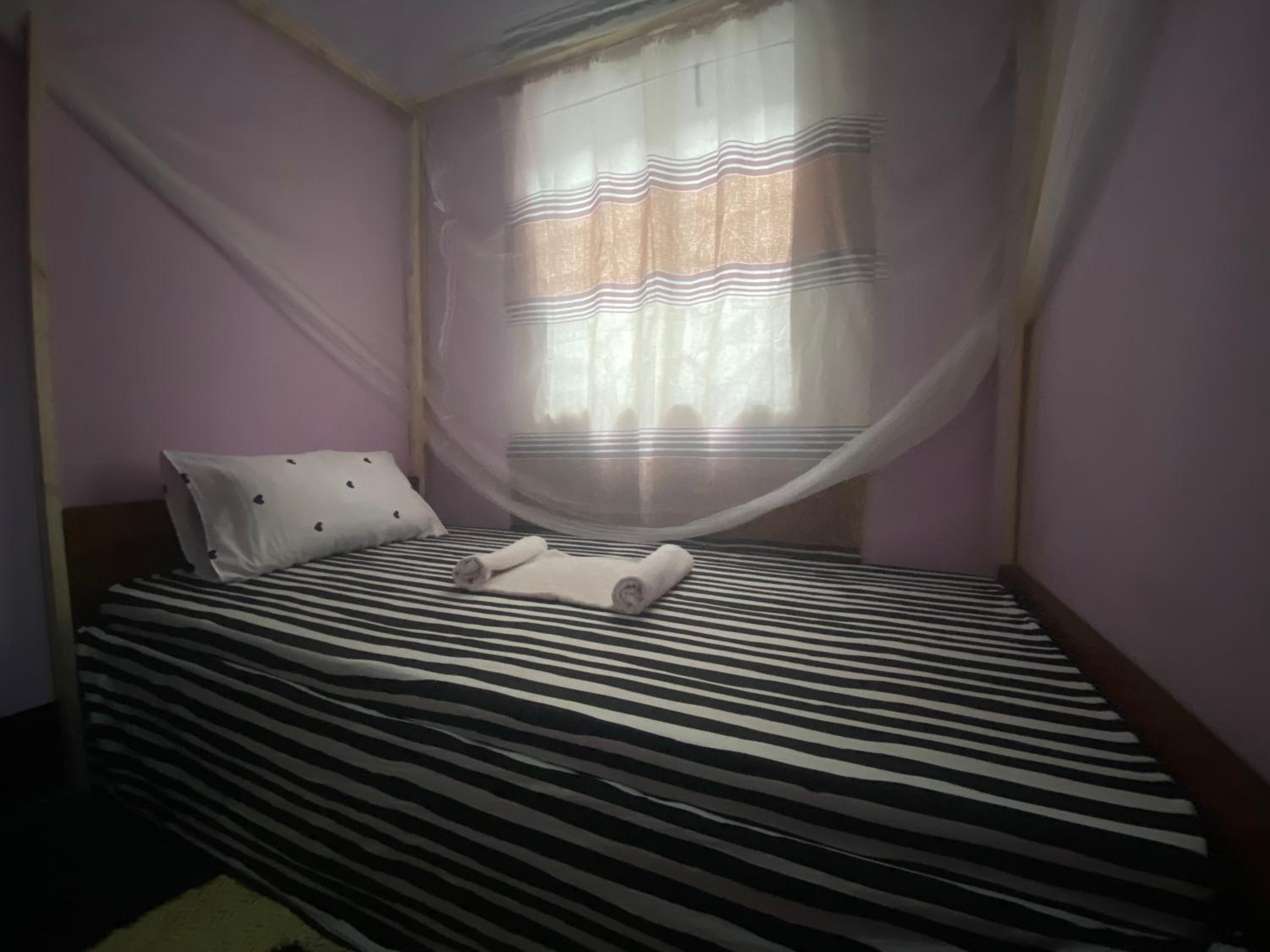 Single Room with Shared Bathroom photo 2