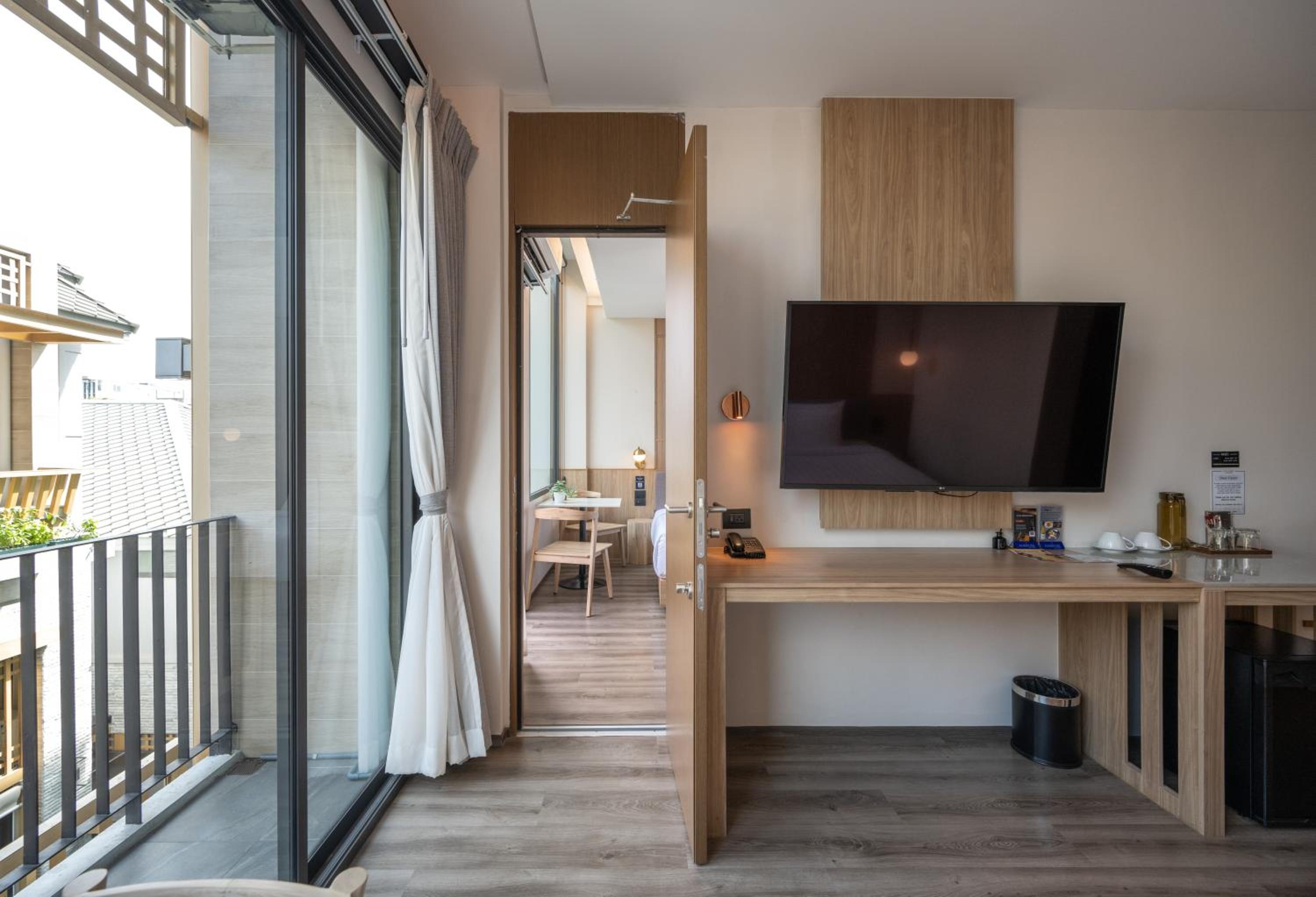 2 Bedroom with Connecting Door