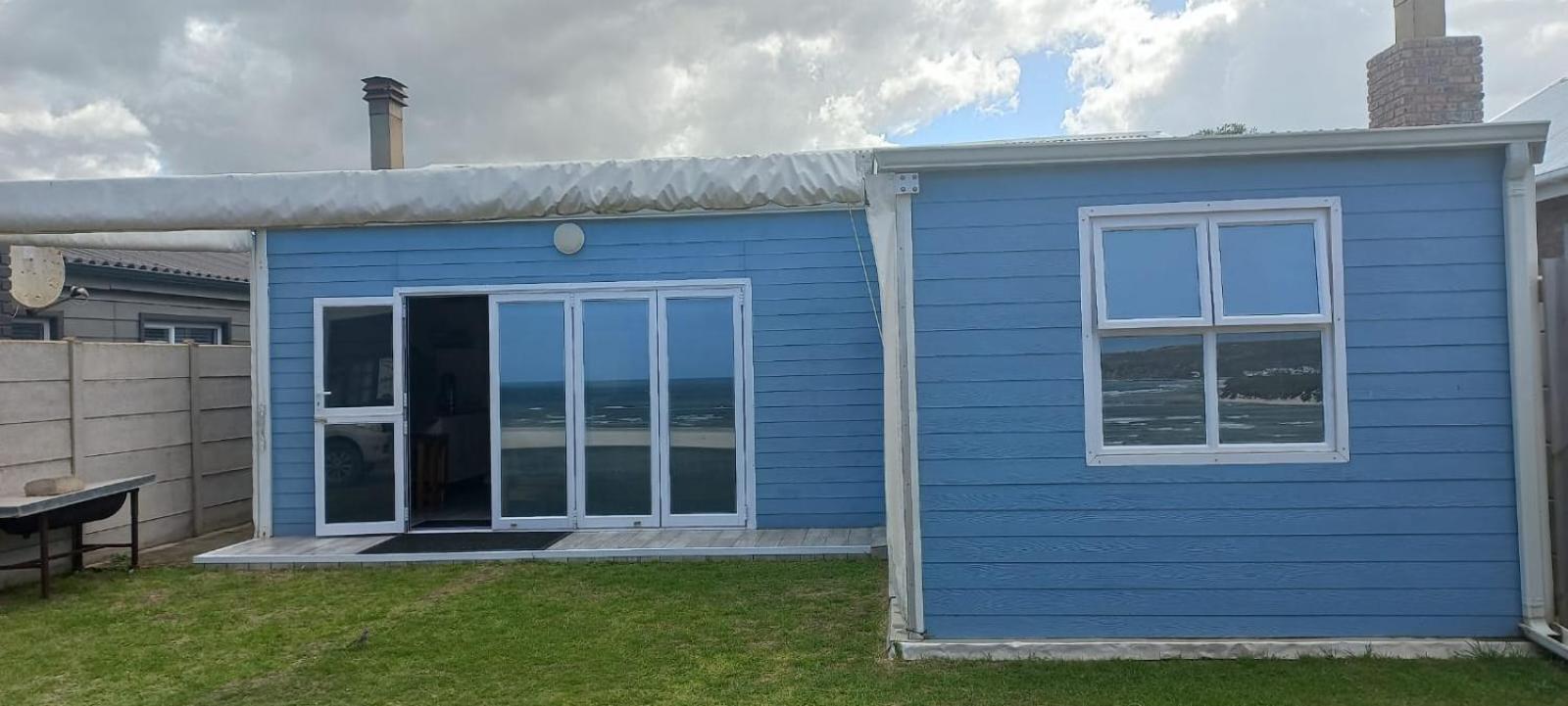 Three-Bedroom House photo 2