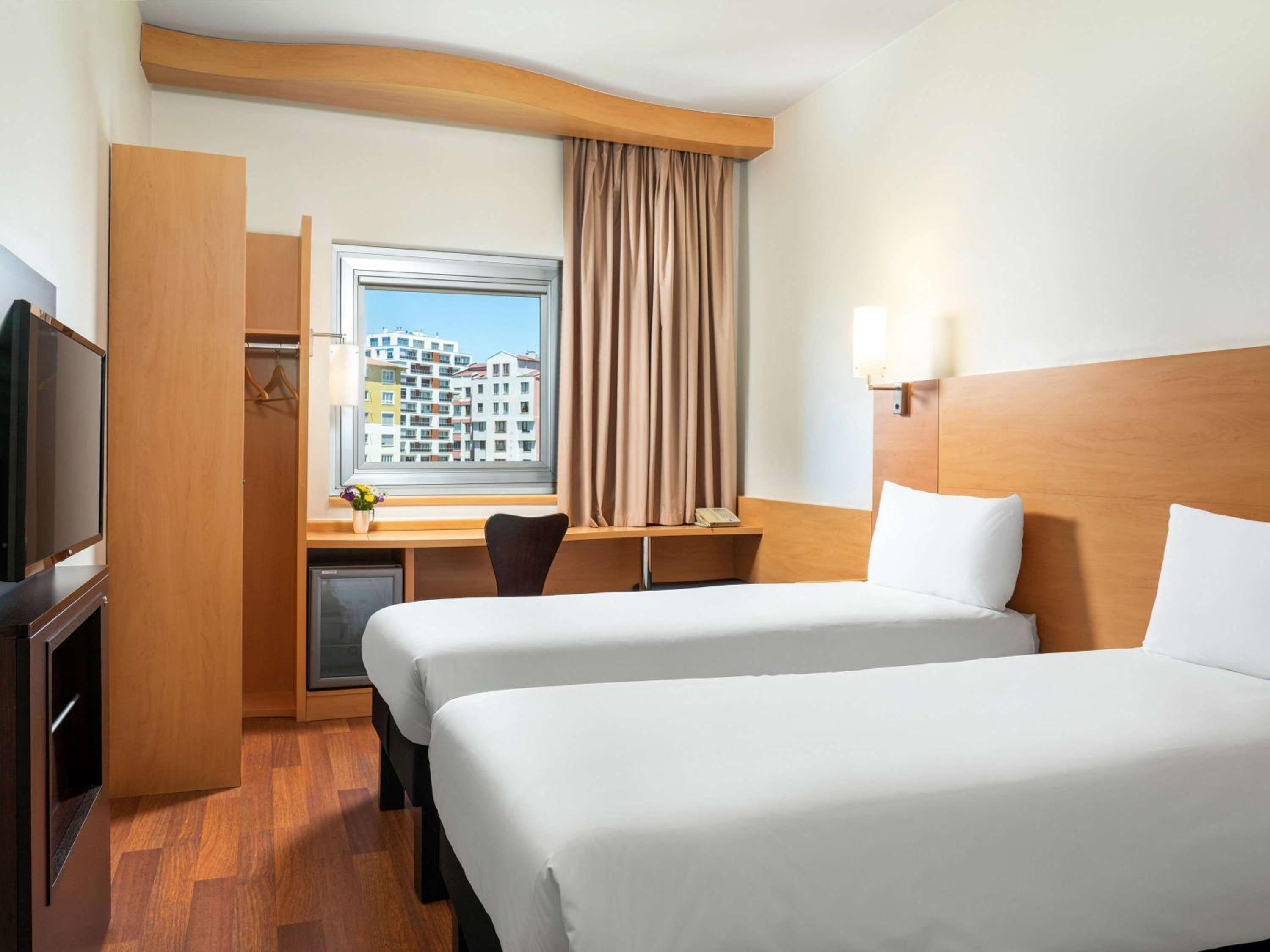 Standard Twin Room - Photo 6