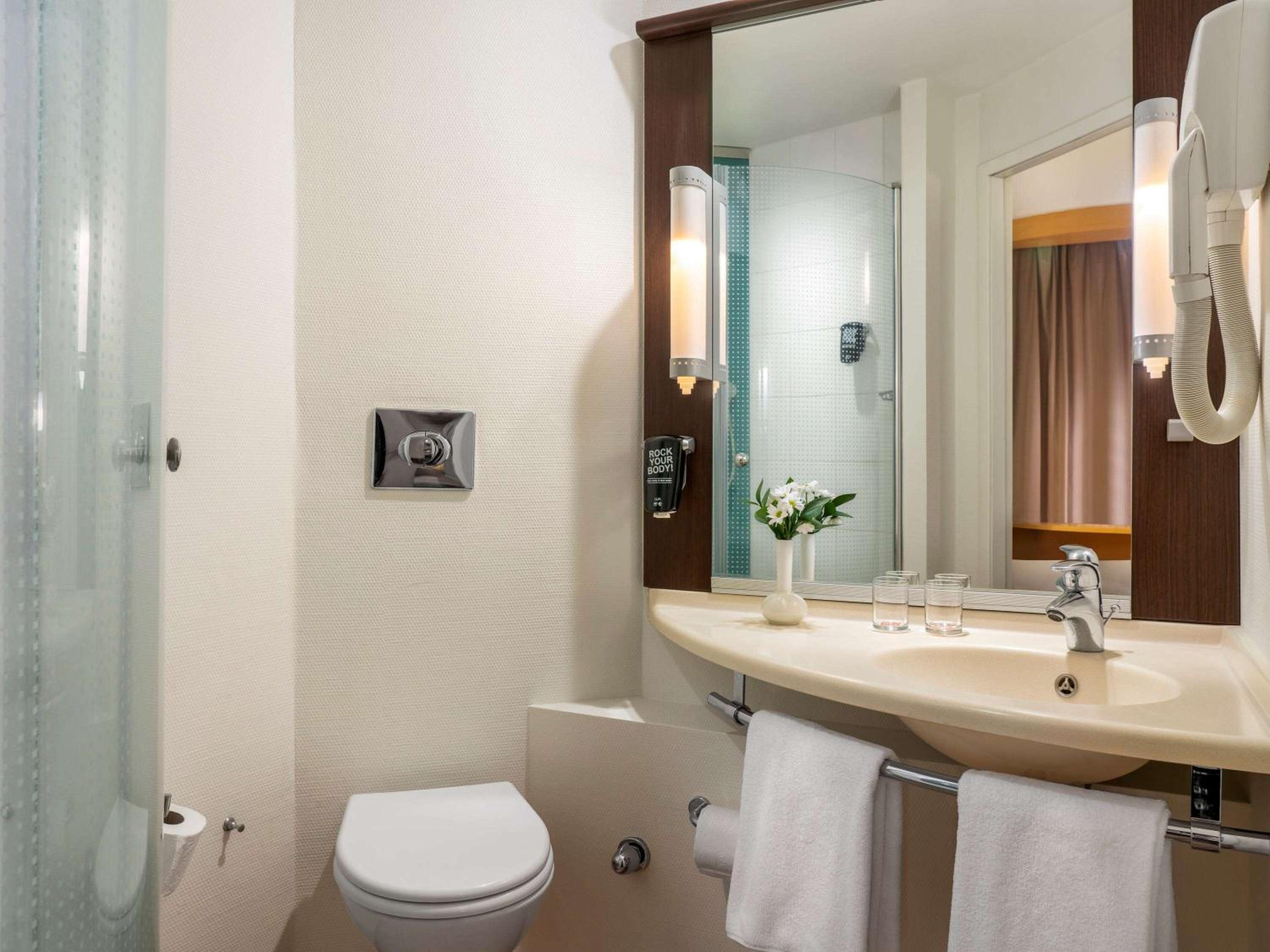 Standard Double Room - Photo 7